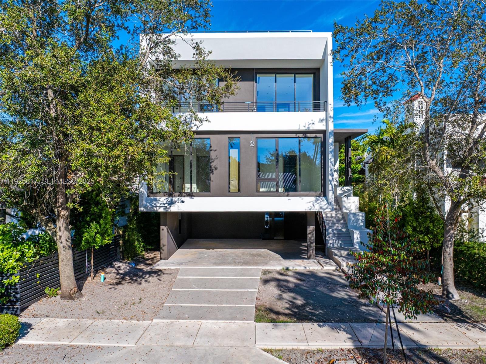 3551 Crystal Ct Miami, FL 33133