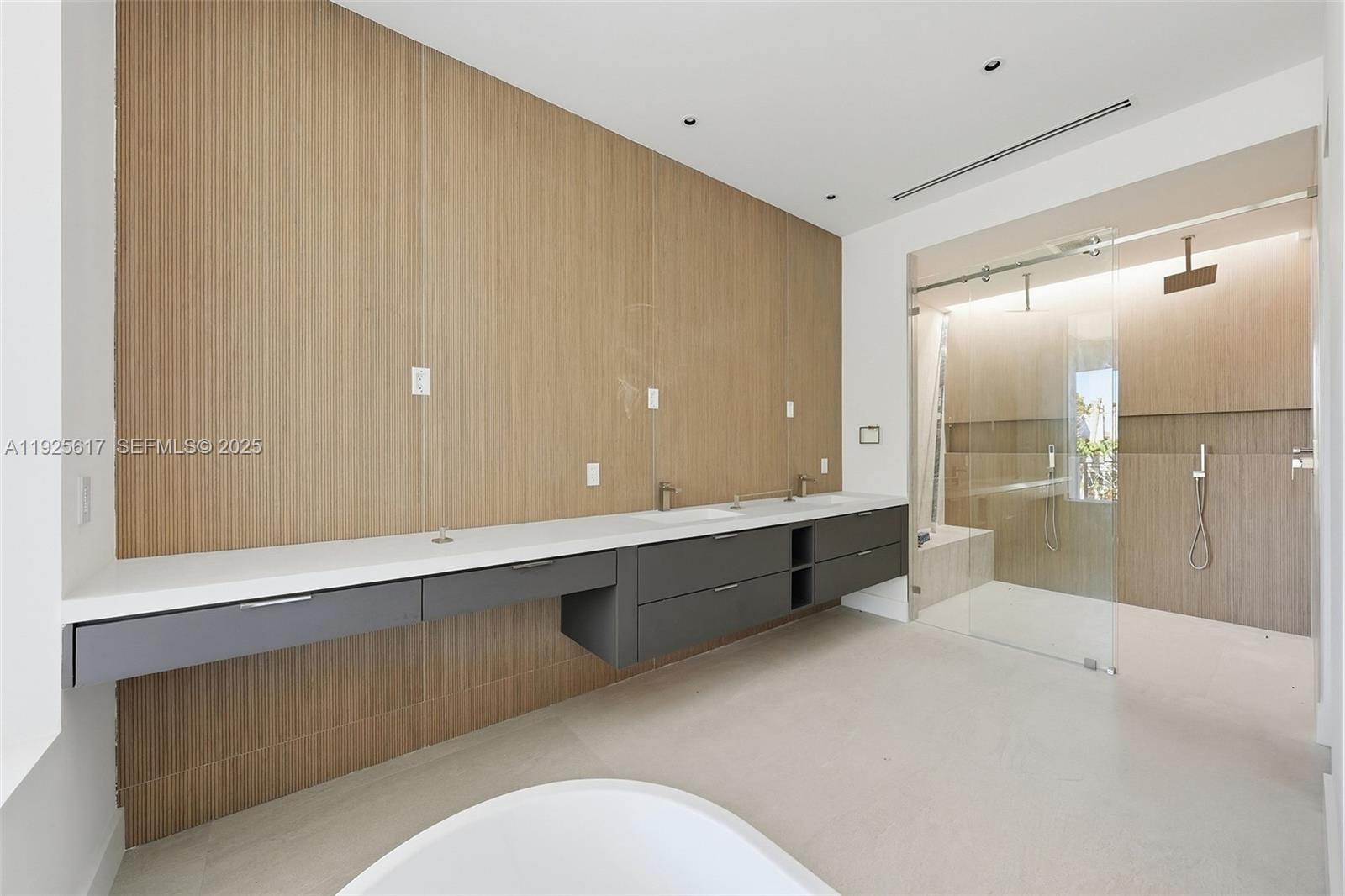 3551 Crystal Ct Miami, FL 33133