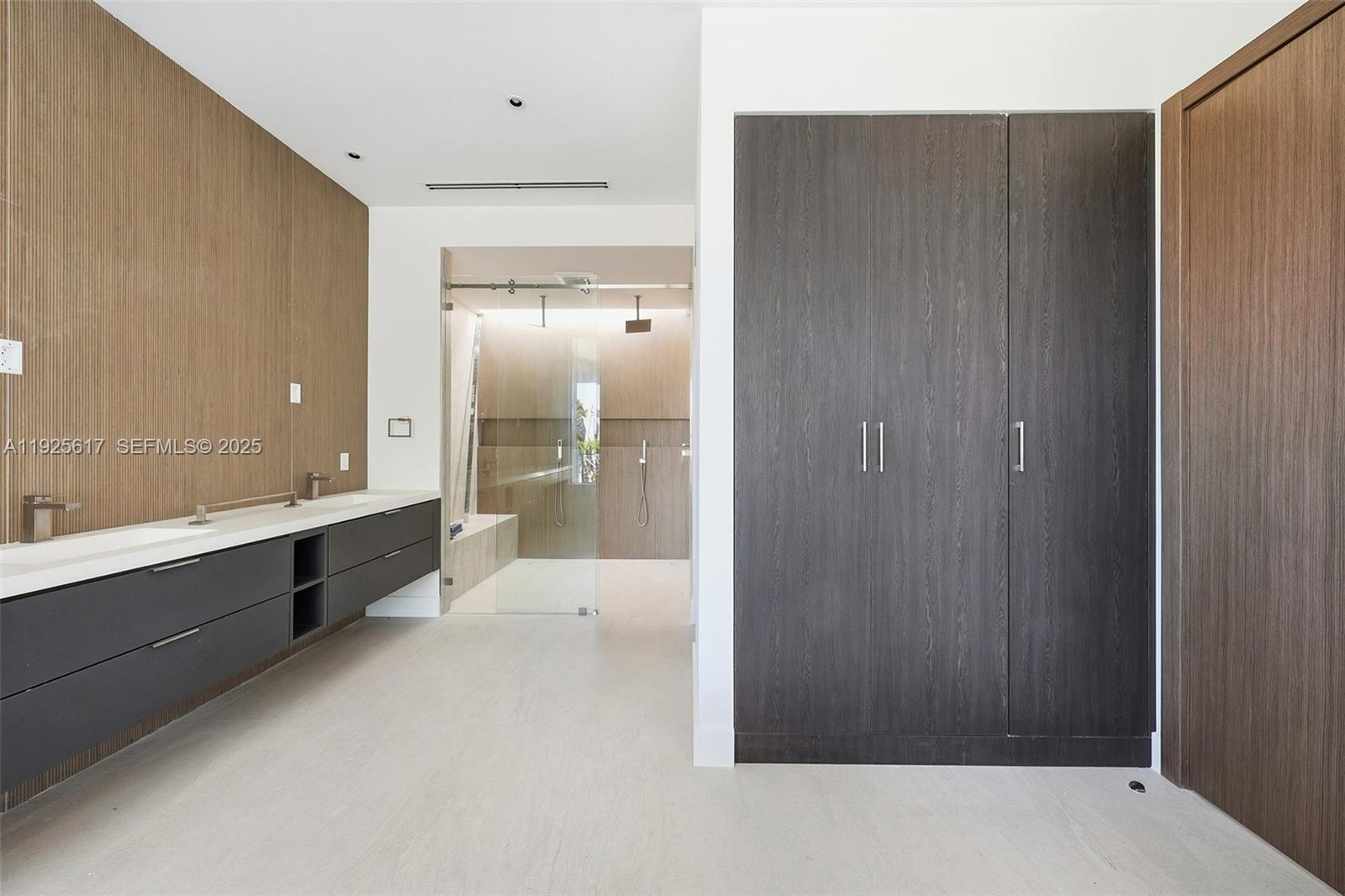 3551 Crystal Ct Miami, FL 33133