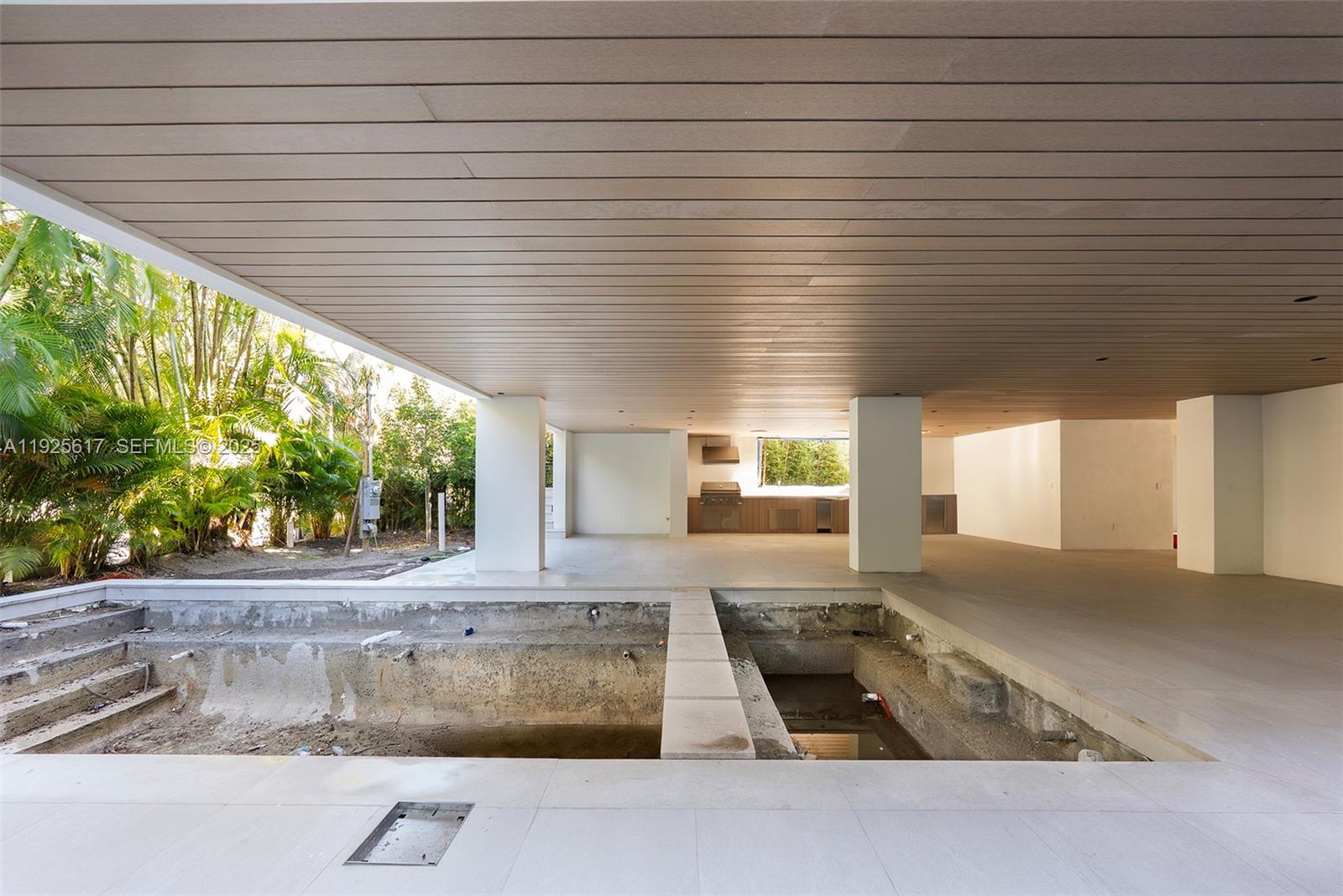 3551 Crystal Ct Miami, FL 33133