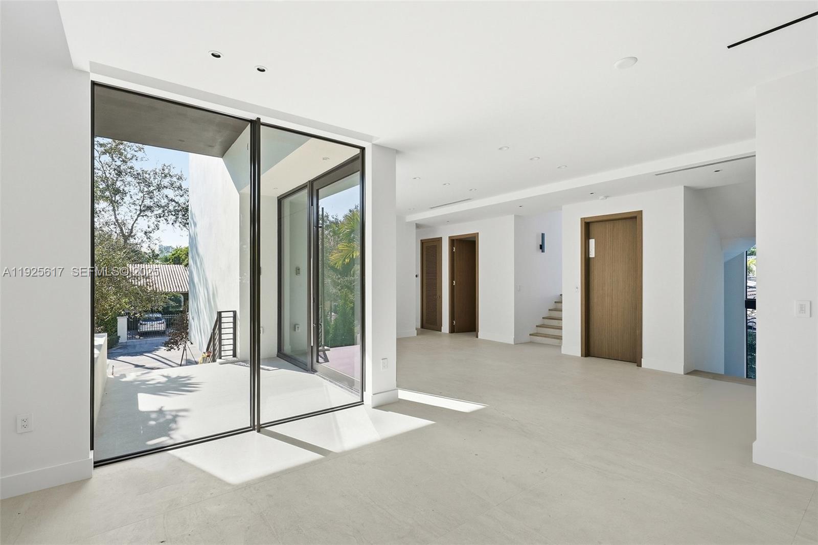 3551 Crystal Ct Miami, FL 33133