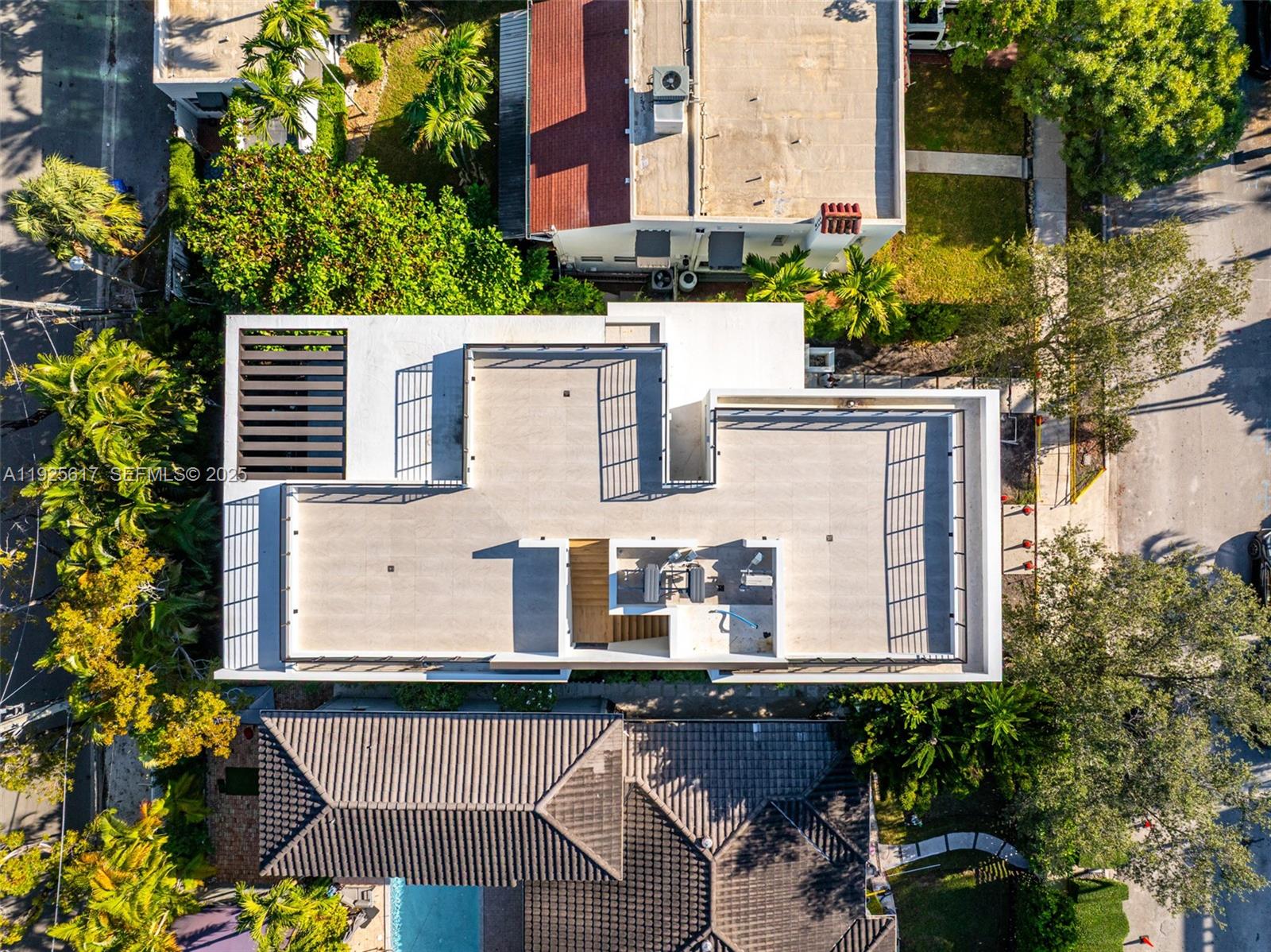 3551 Crystal Ct Miami, FL 33133