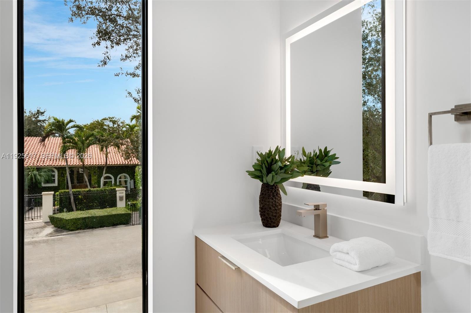 3551 Crystal Ct Miami, FL 33133