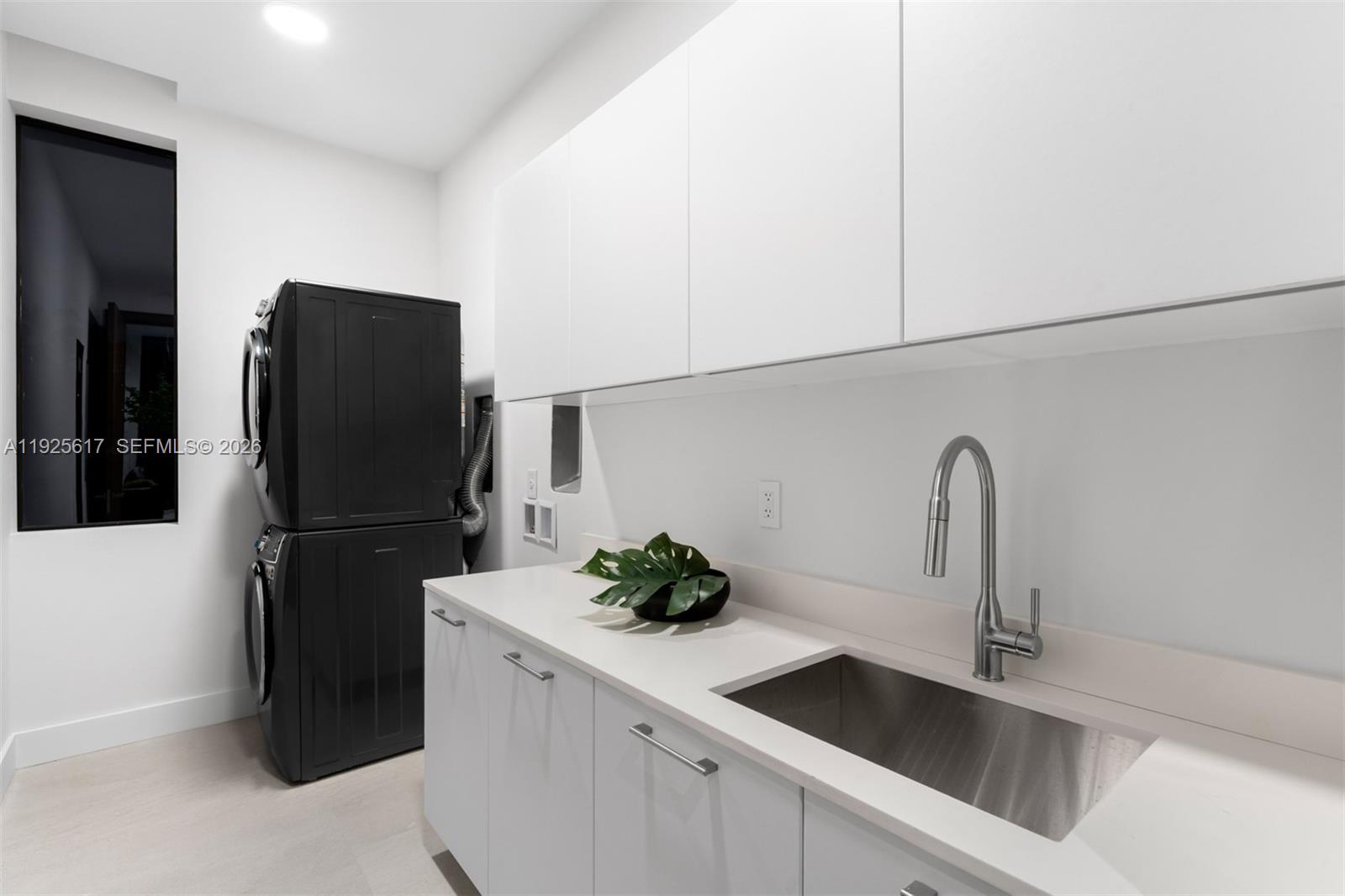 3551 Crystal Ct Miami, FL 33133