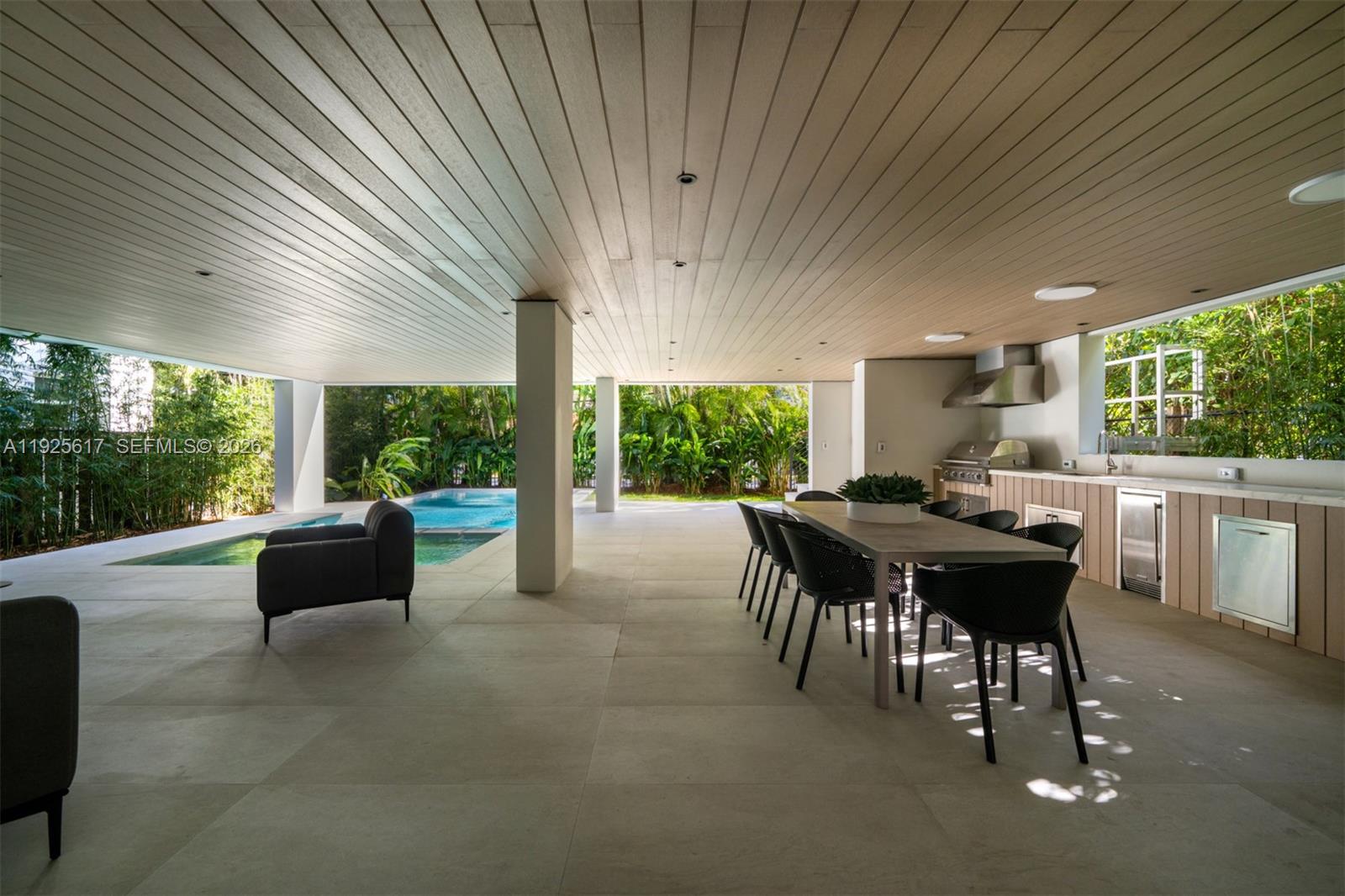 3551 Crystal Ct Miami, FL 33133