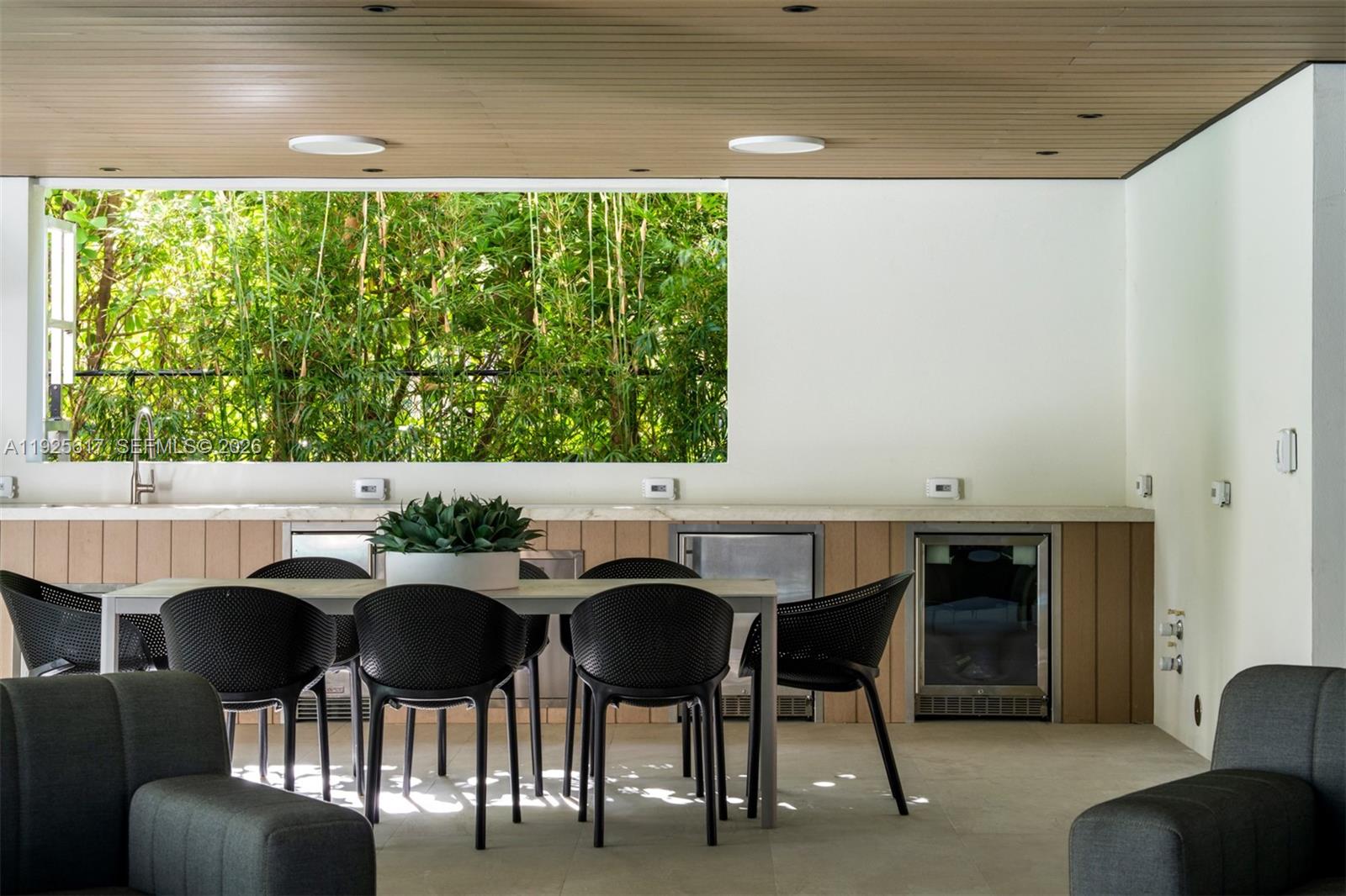 3551 Crystal Ct Miami, FL 33133