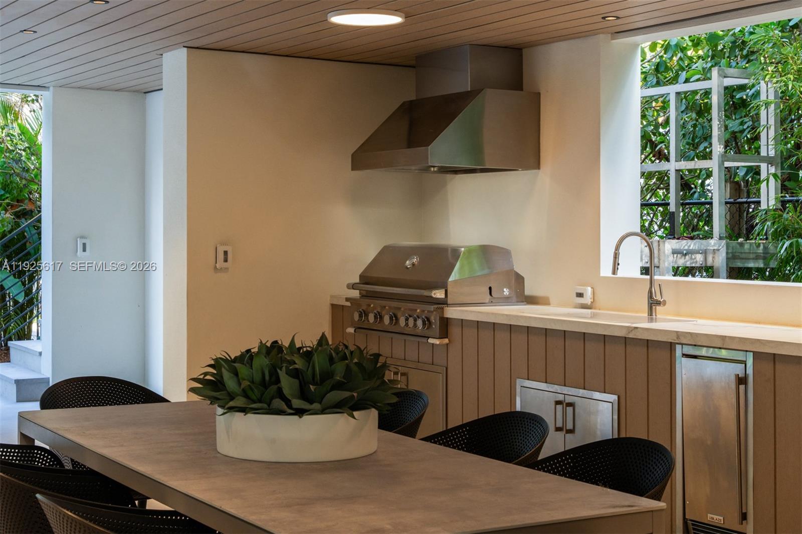 3551 Crystal Ct Miami, FL 33133