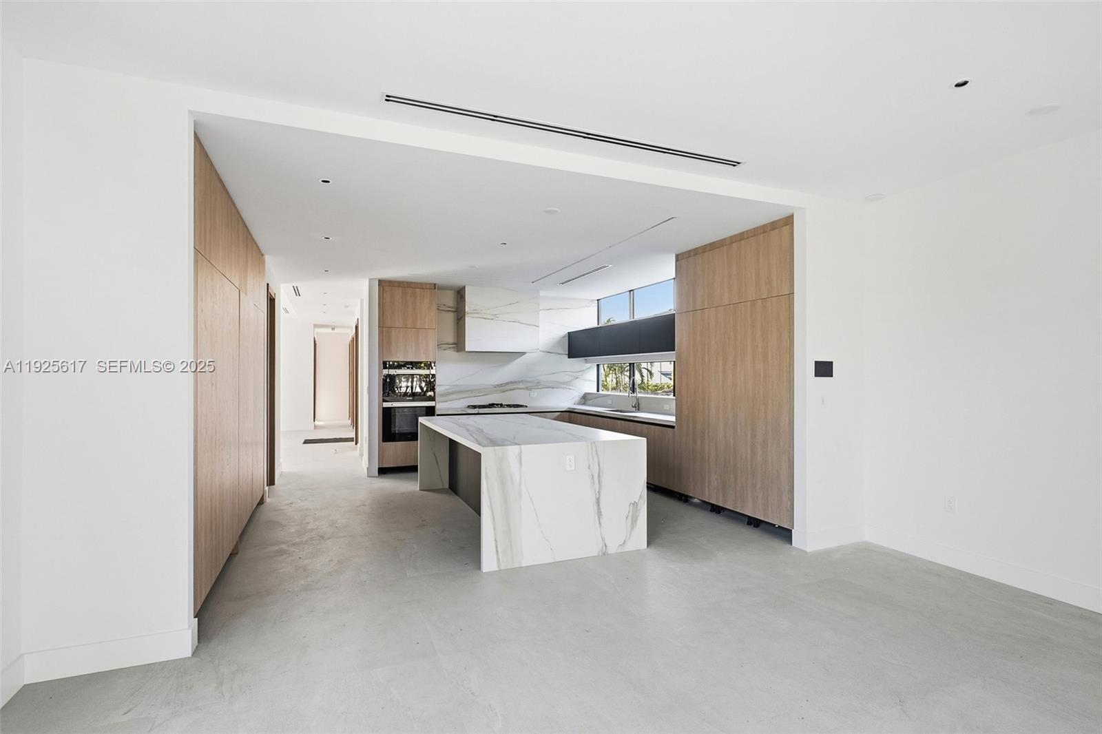 3551 Crystal Ct Miami, FL 33133