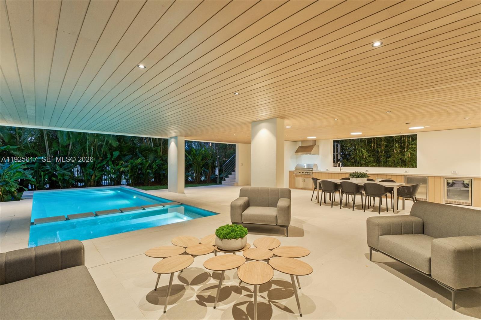 3551 Crystal Ct Miami, FL 33133