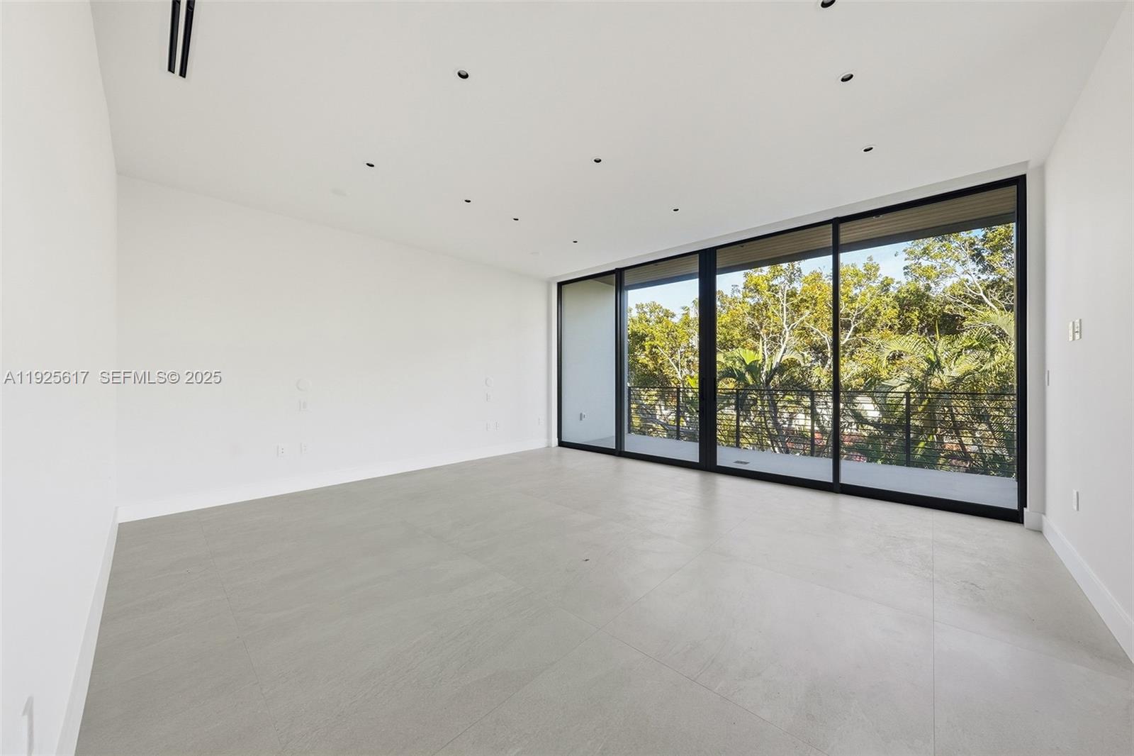 3551 Crystal Ct Miami, FL 33133