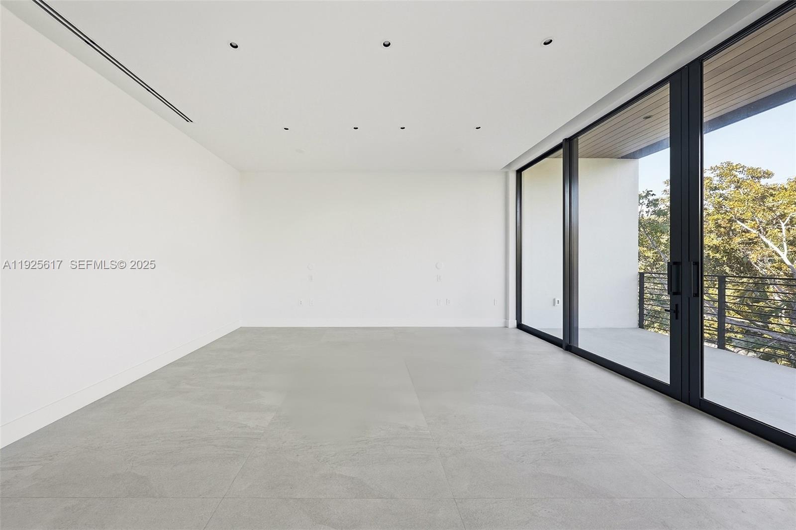 3551 Crystal Ct Miami, FL 33133