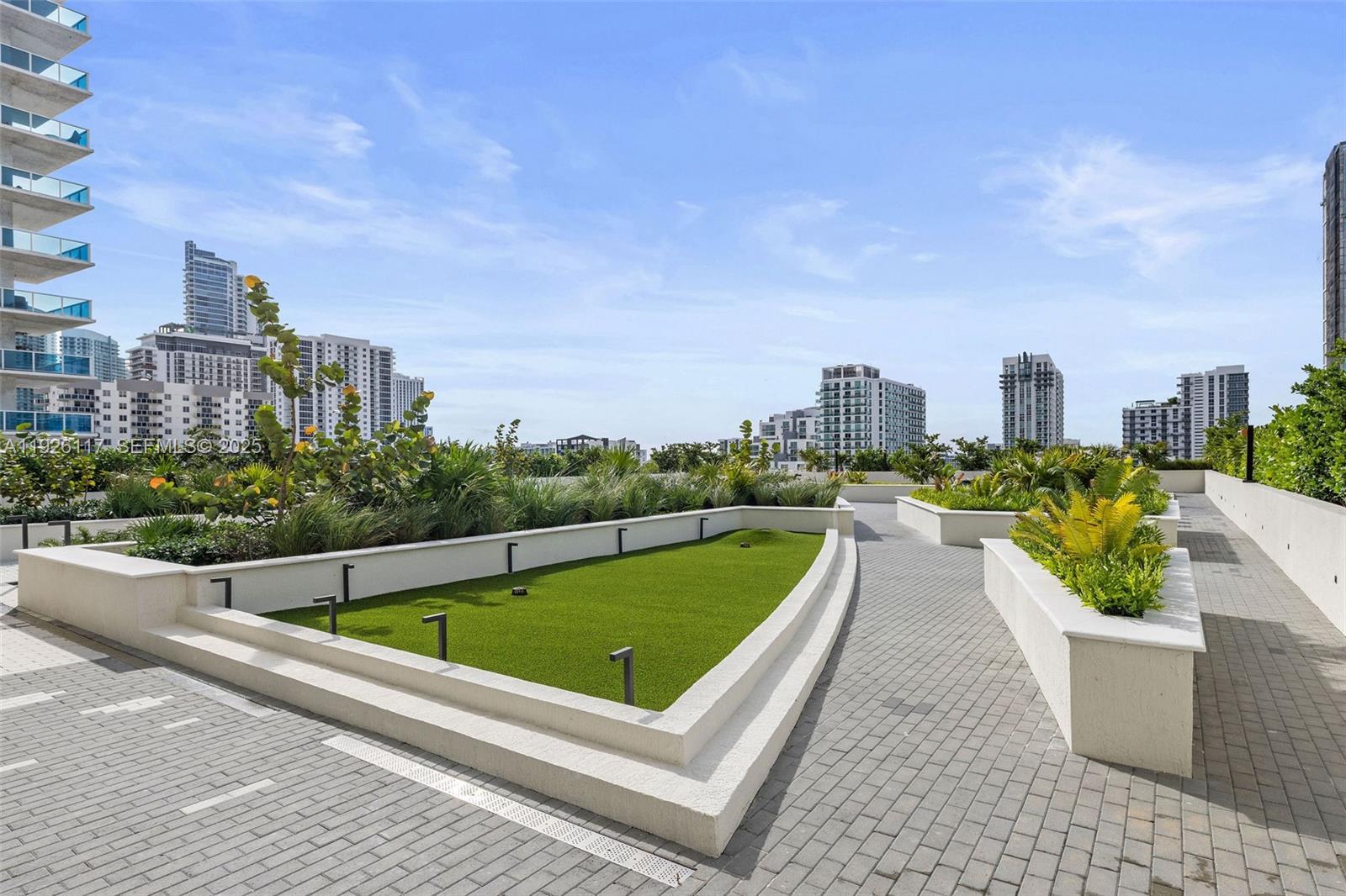 image Onyx on the Bay32