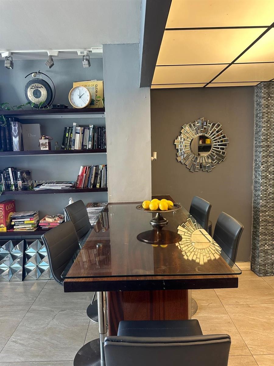 image Charter Club10