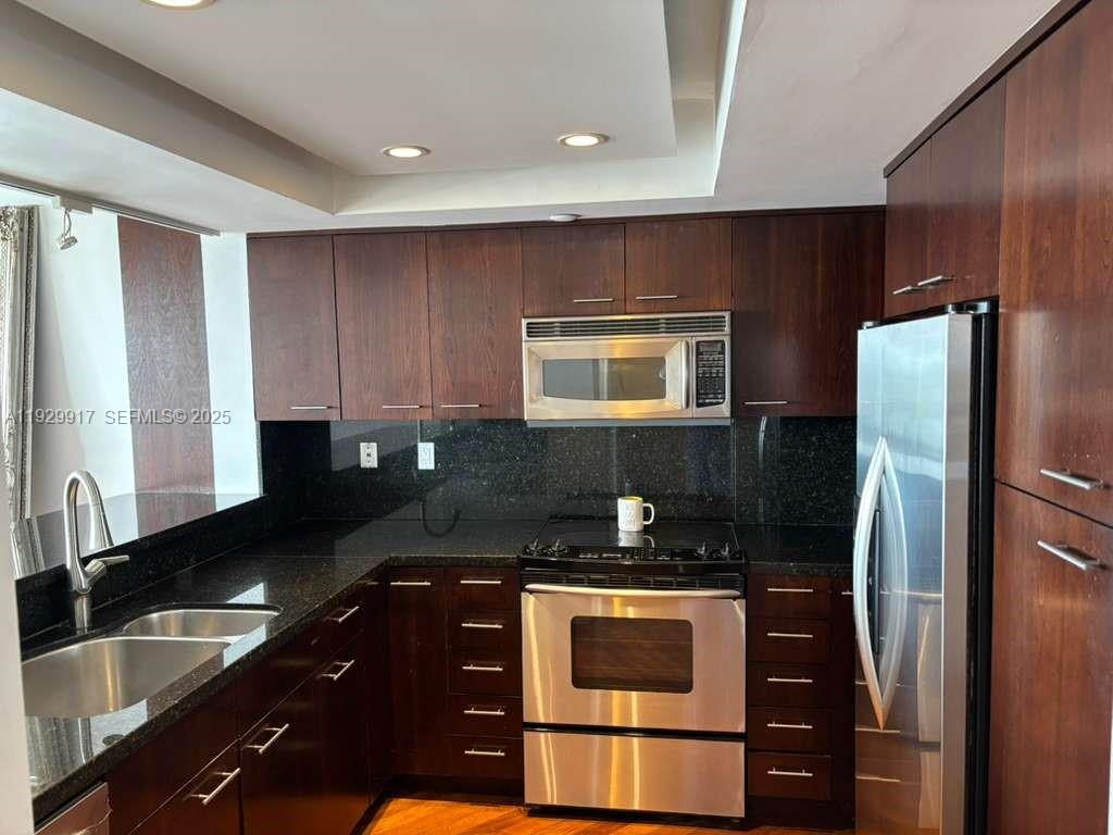 400 S Pointe Dr #2105 Miami Beach, FL 33139