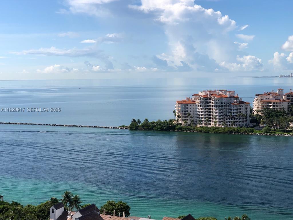 400 S Pointe Dr #2105 Miami Beach, FL 33139