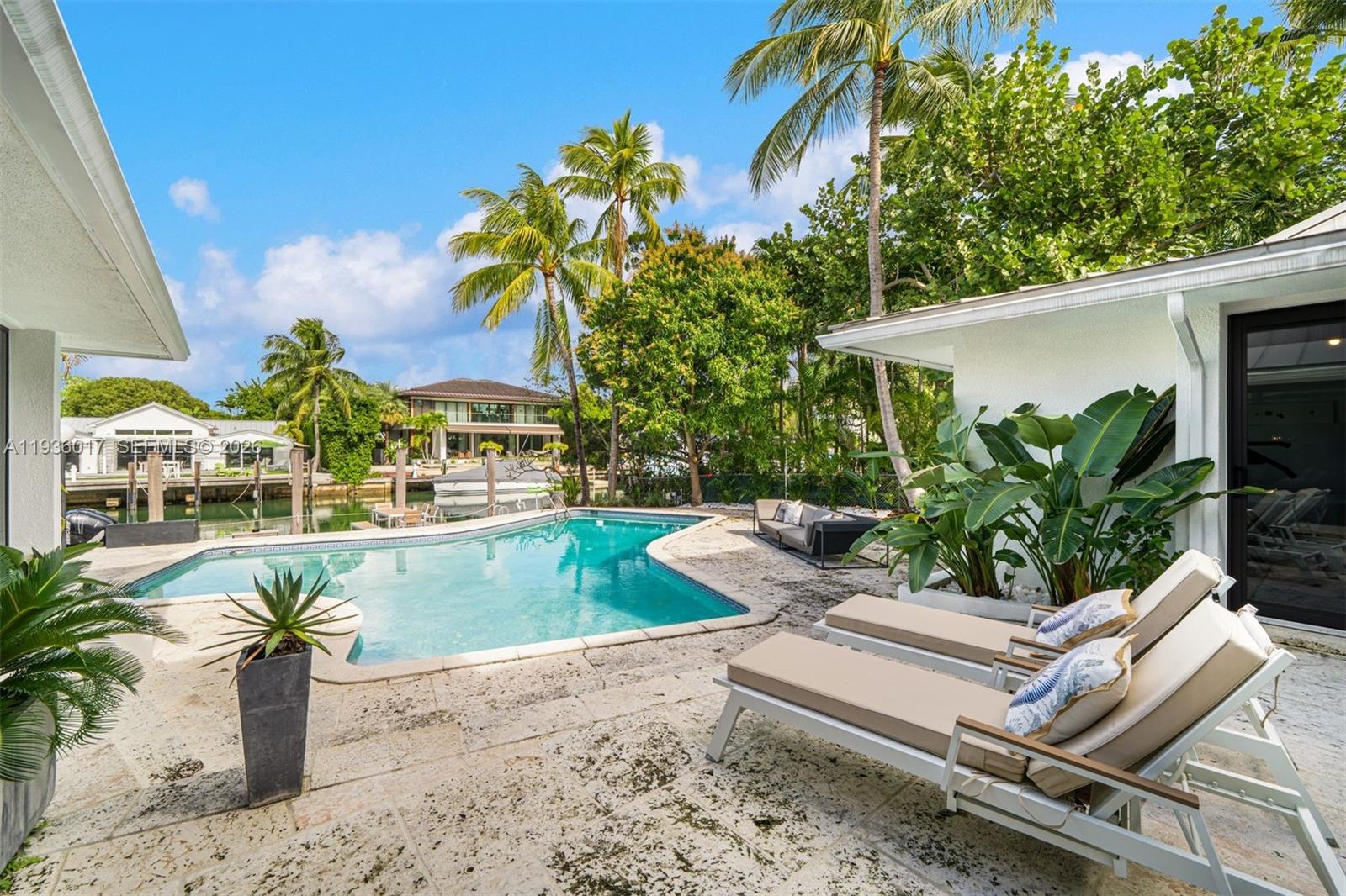 121 Knollwood Dr Key Biscayne, FL 33149