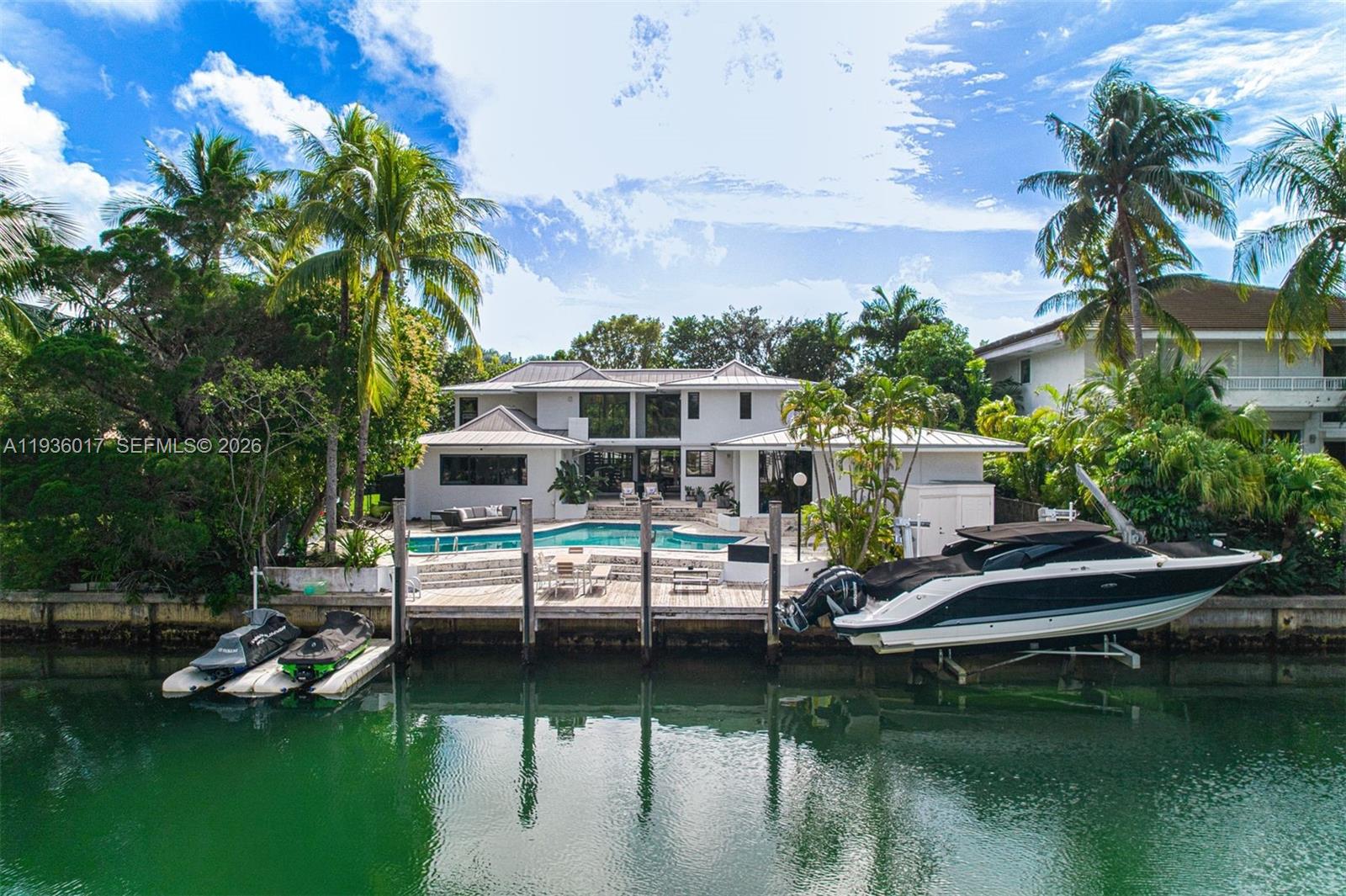 121 Knollwood Dr Key Biscayne, FL 33149
