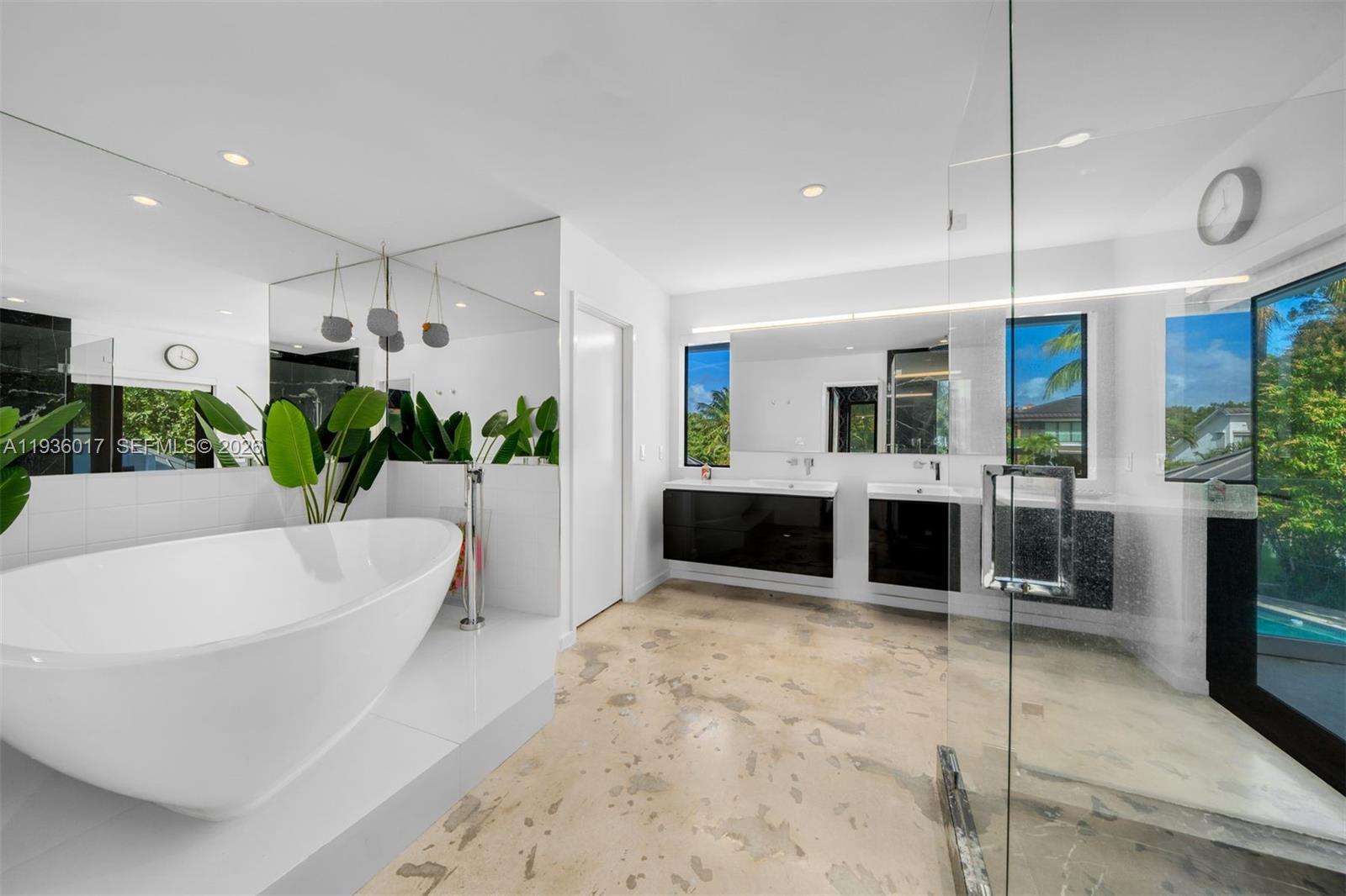 121 Knollwood Dr Key Biscayne, FL 33149