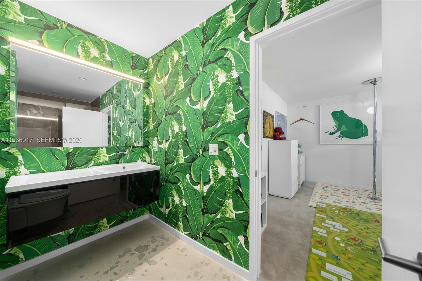 121 Knollwood Dr Key Biscayne, FL 33149