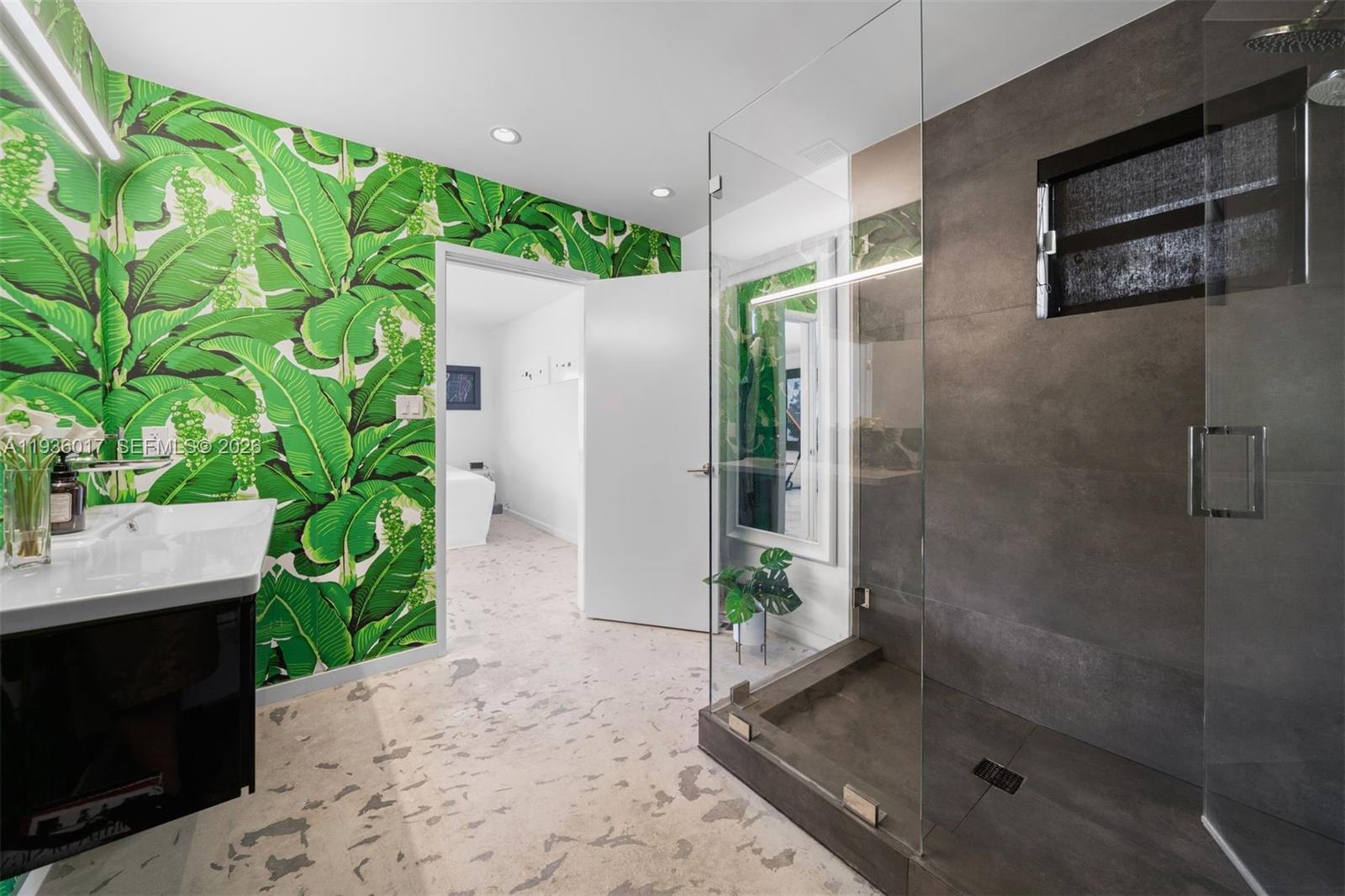 121 Knollwood Dr Key Biscayne, FL 33149