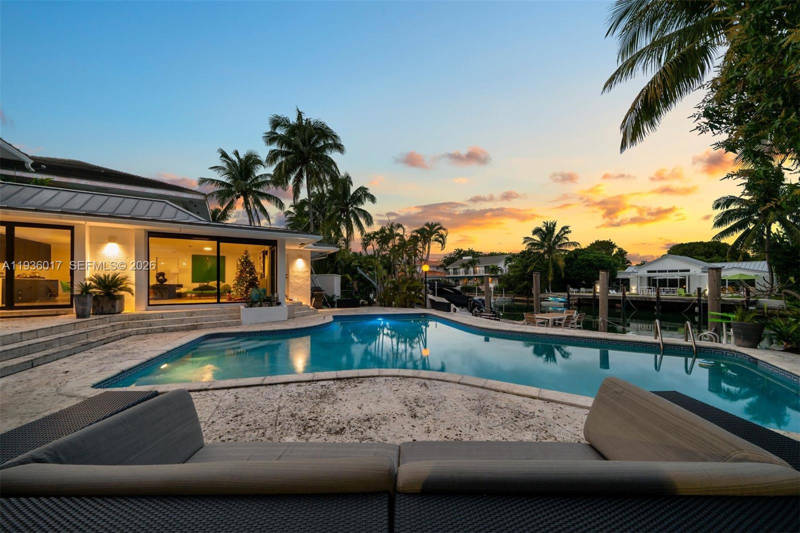 121 Knollwood Dr Key Biscayne, FL 33149