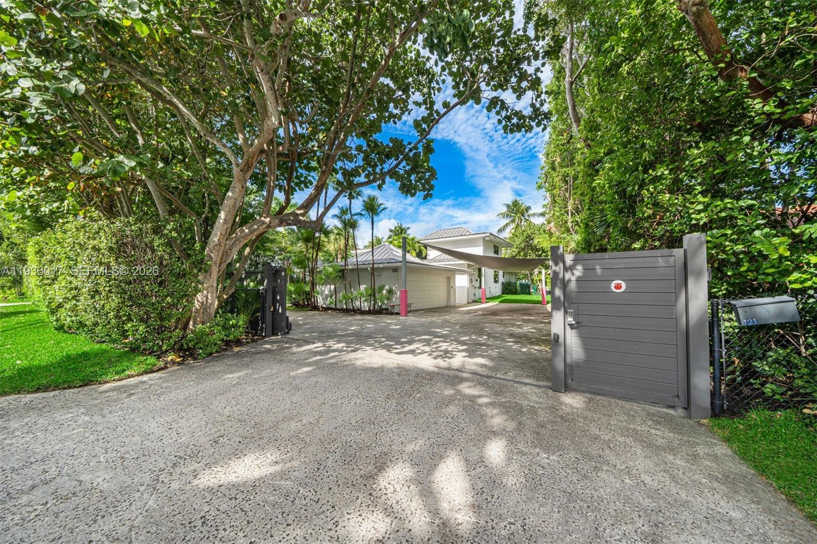 121 Knollwood Dr Key Biscayne, FL 33149