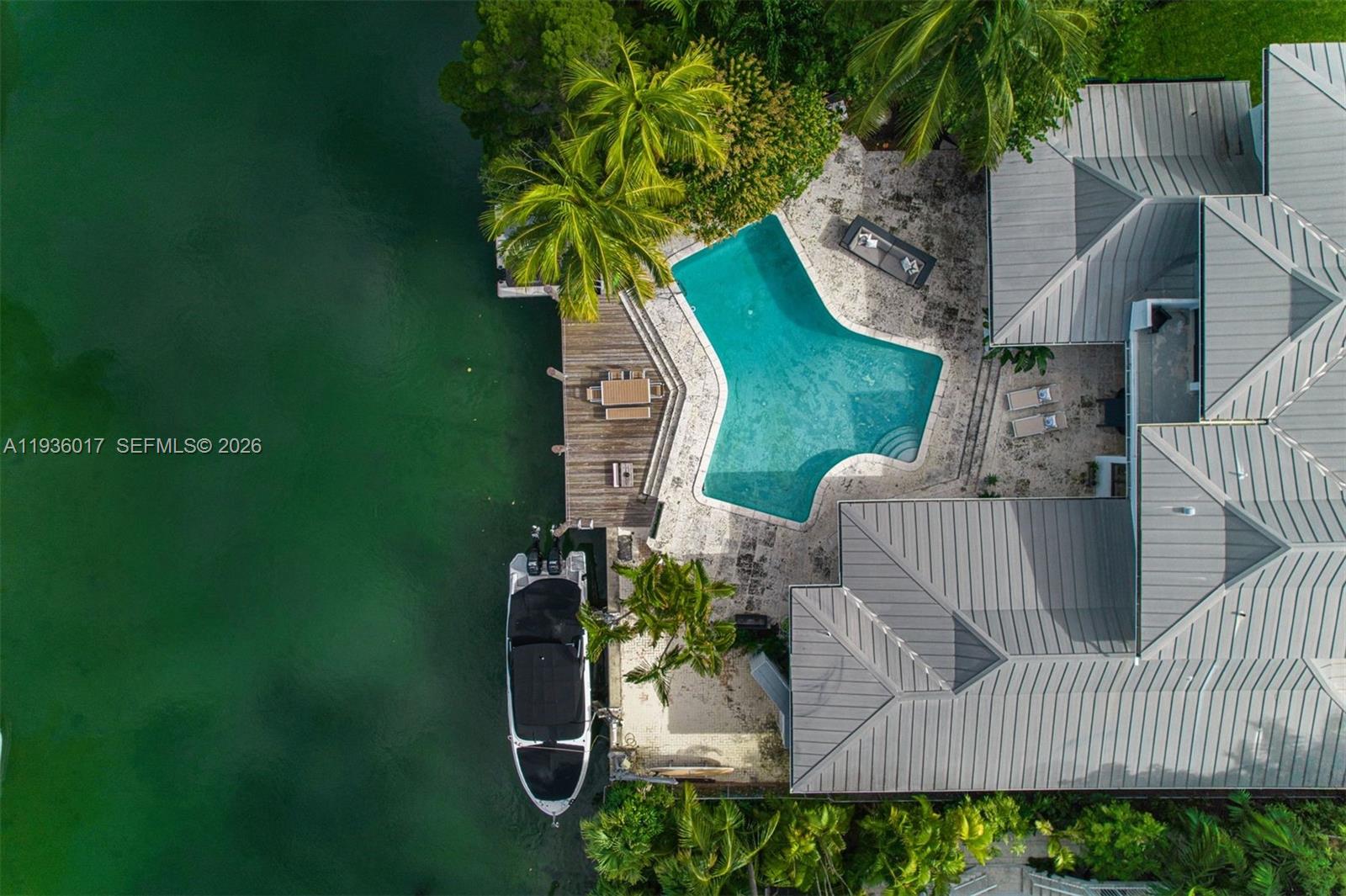 121 Knollwood Dr Key Biscayne, FL 33149