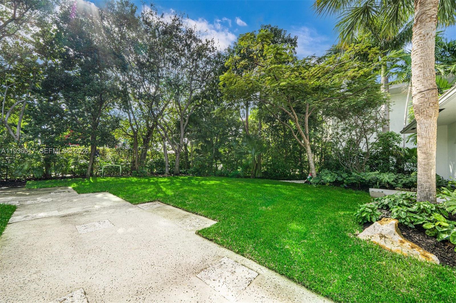121 Knollwood Dr Key Biscayne, FL 33149