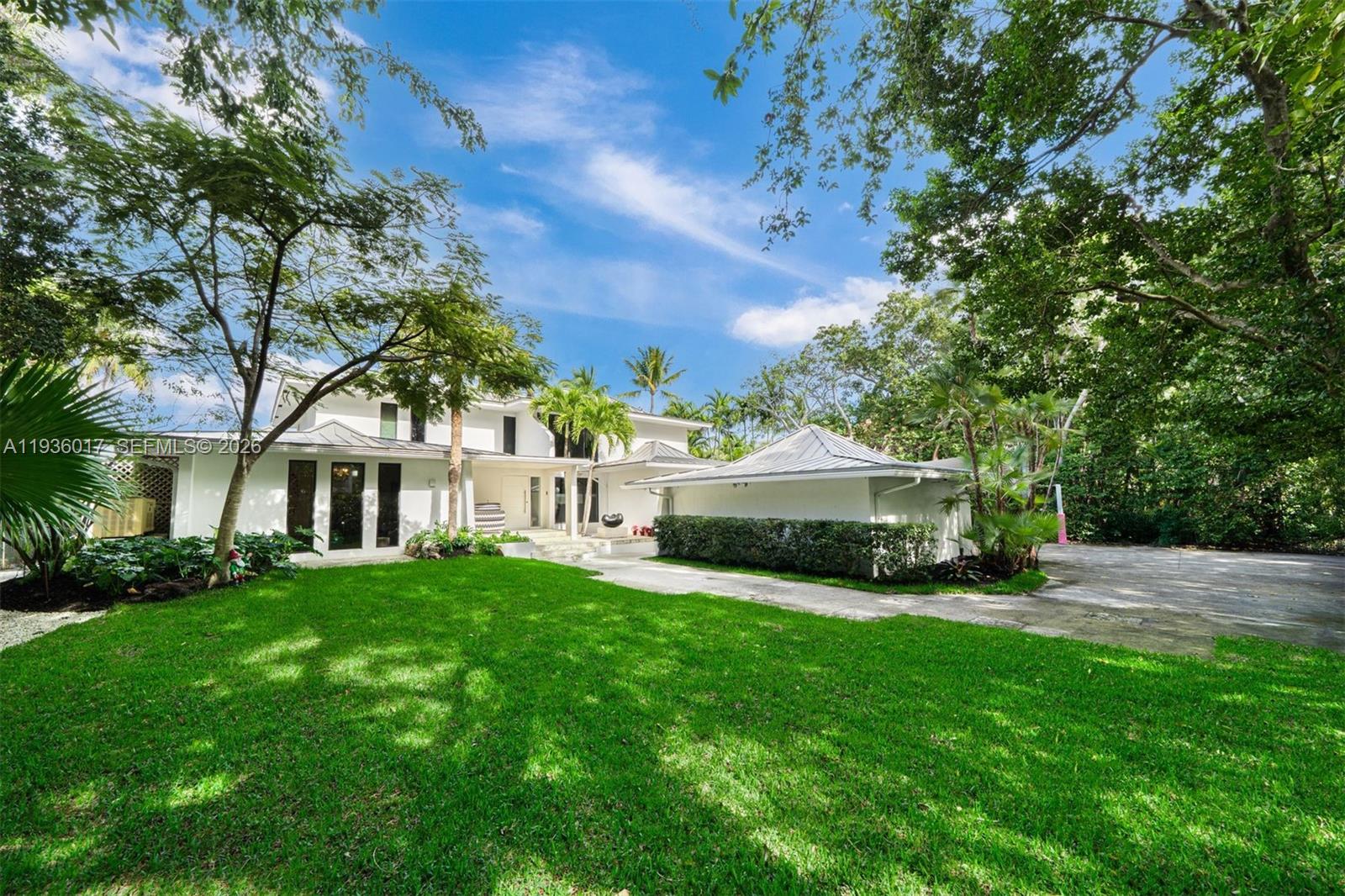 121 Knollwood Dr Key Biscayne, FL 33149