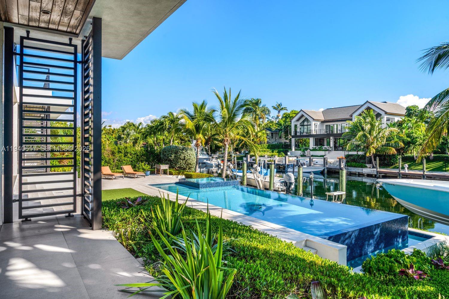 6853 Sunrise Ct Coral Gables, FL 33133