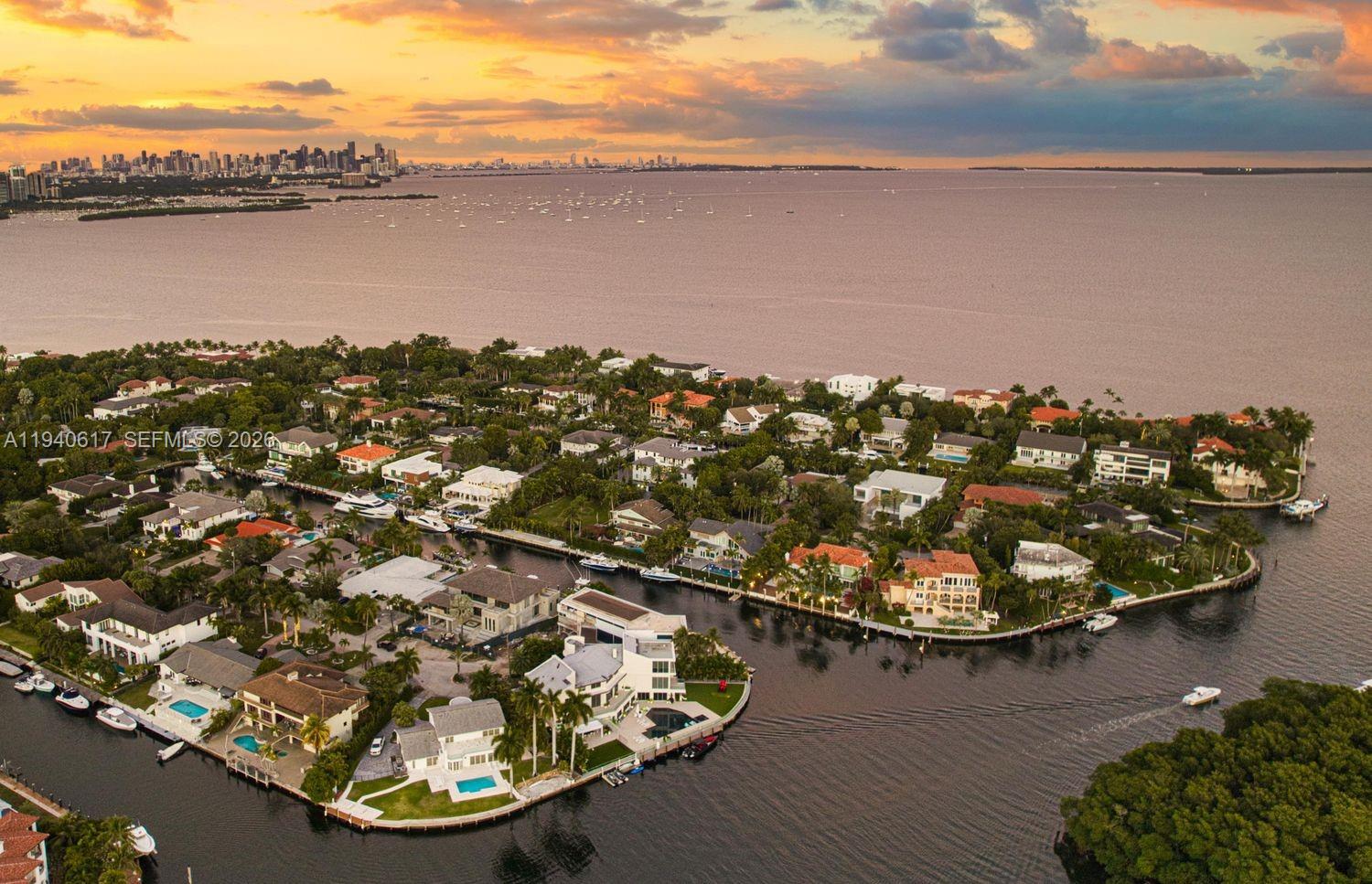 6853 Sunrise Ct Coral Gables, FL 33133