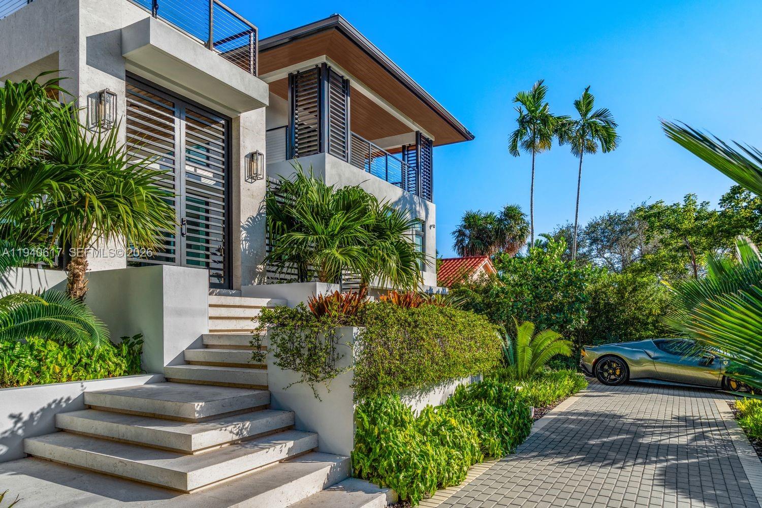 6853 Sunrise Ct Coral Gables, FL 33133