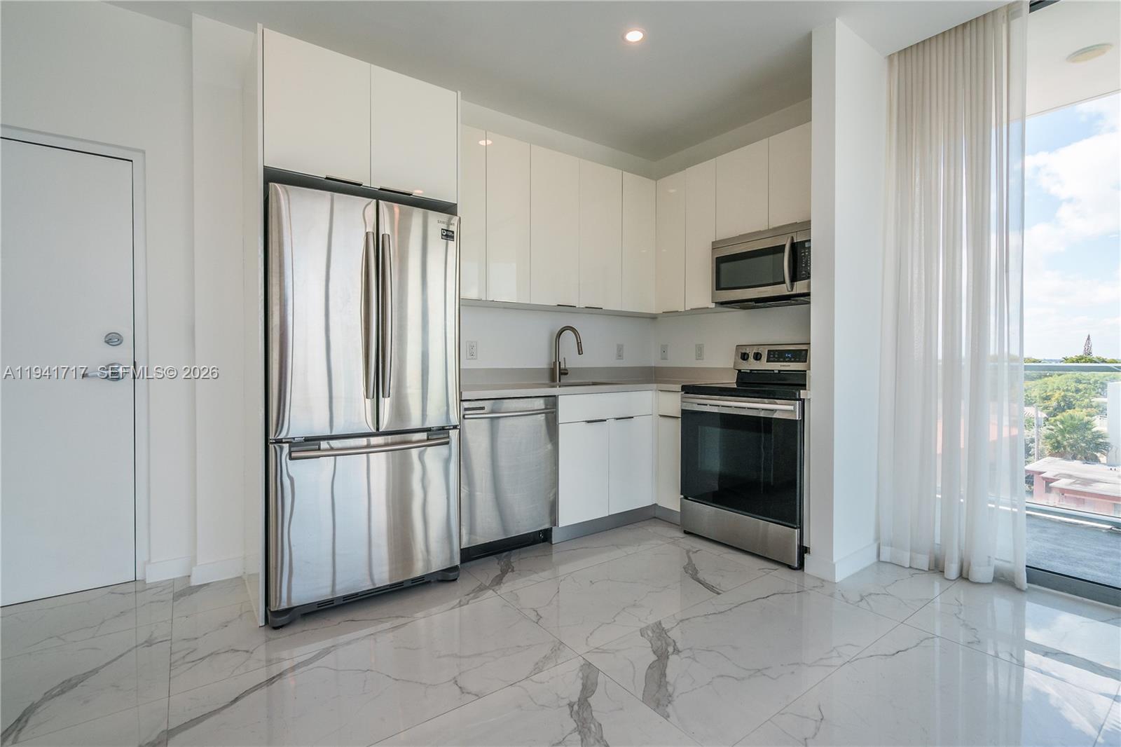 8425 Crespi Blvd #501 Miami Beach, FL 33141