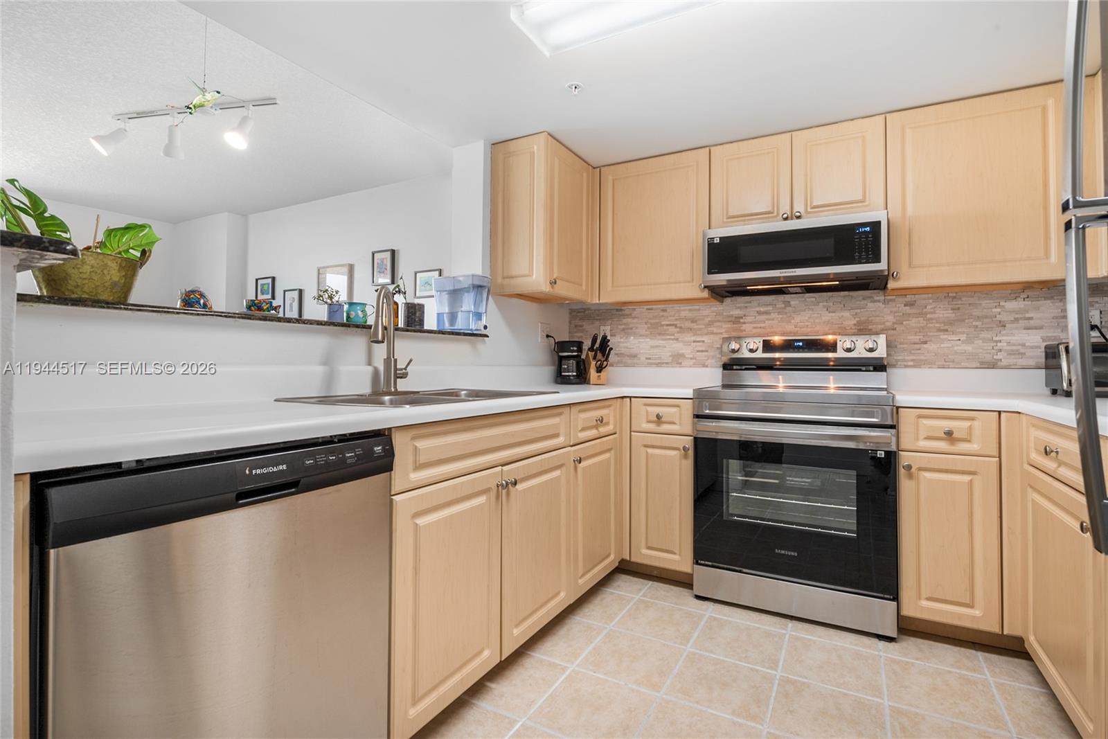 3000 Coral Way #1409 Miami, FL 33145