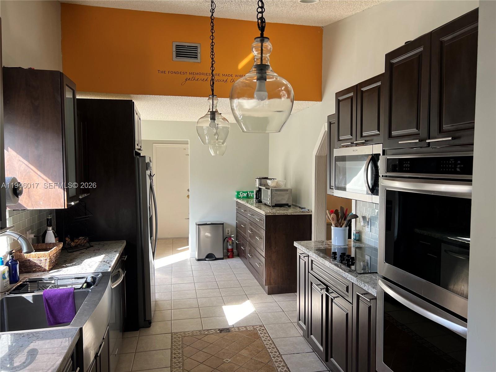 10140 NW 21st Ct Pembroke Pines, FL 33026