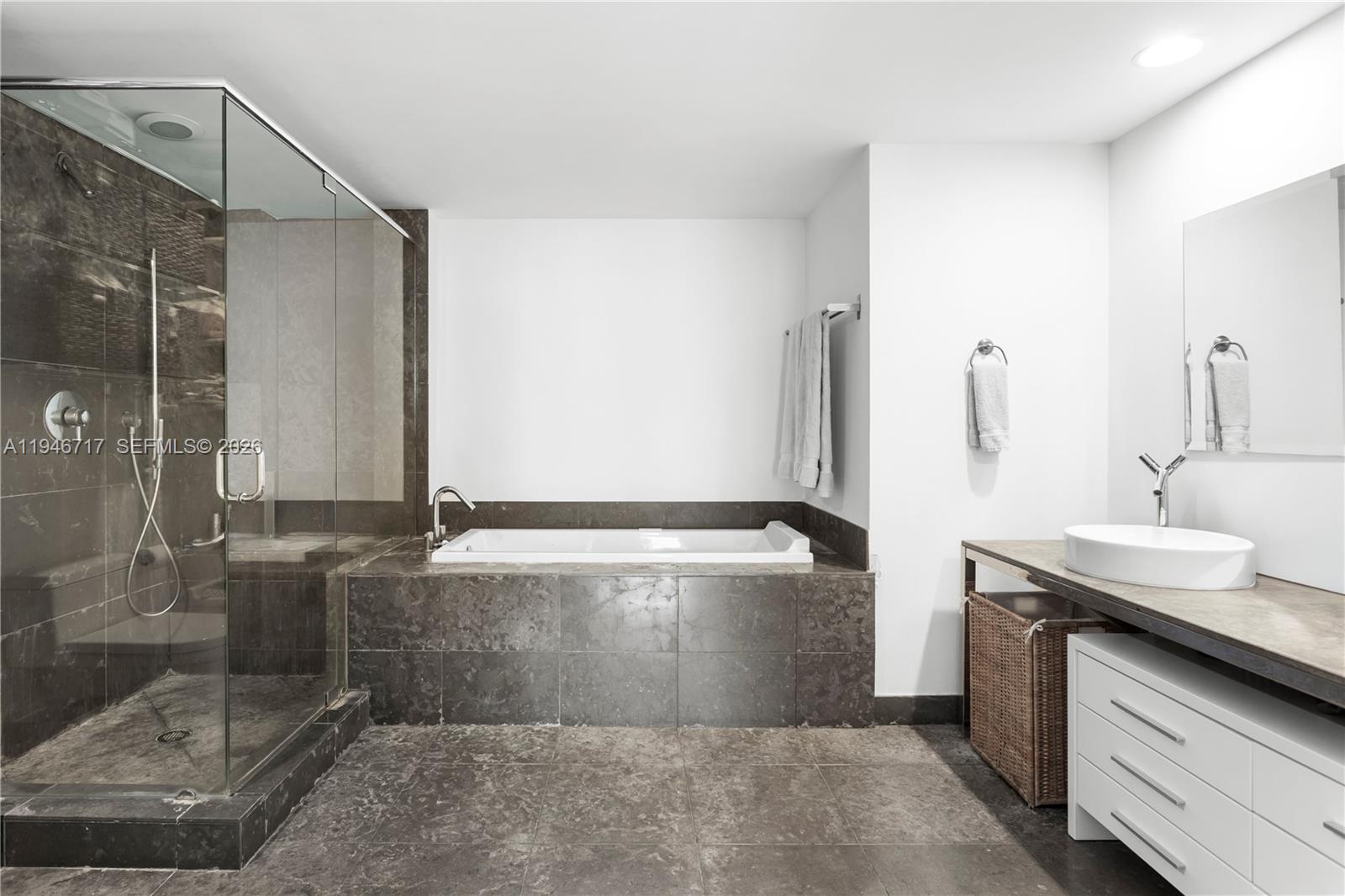 image Icon Brickell II12