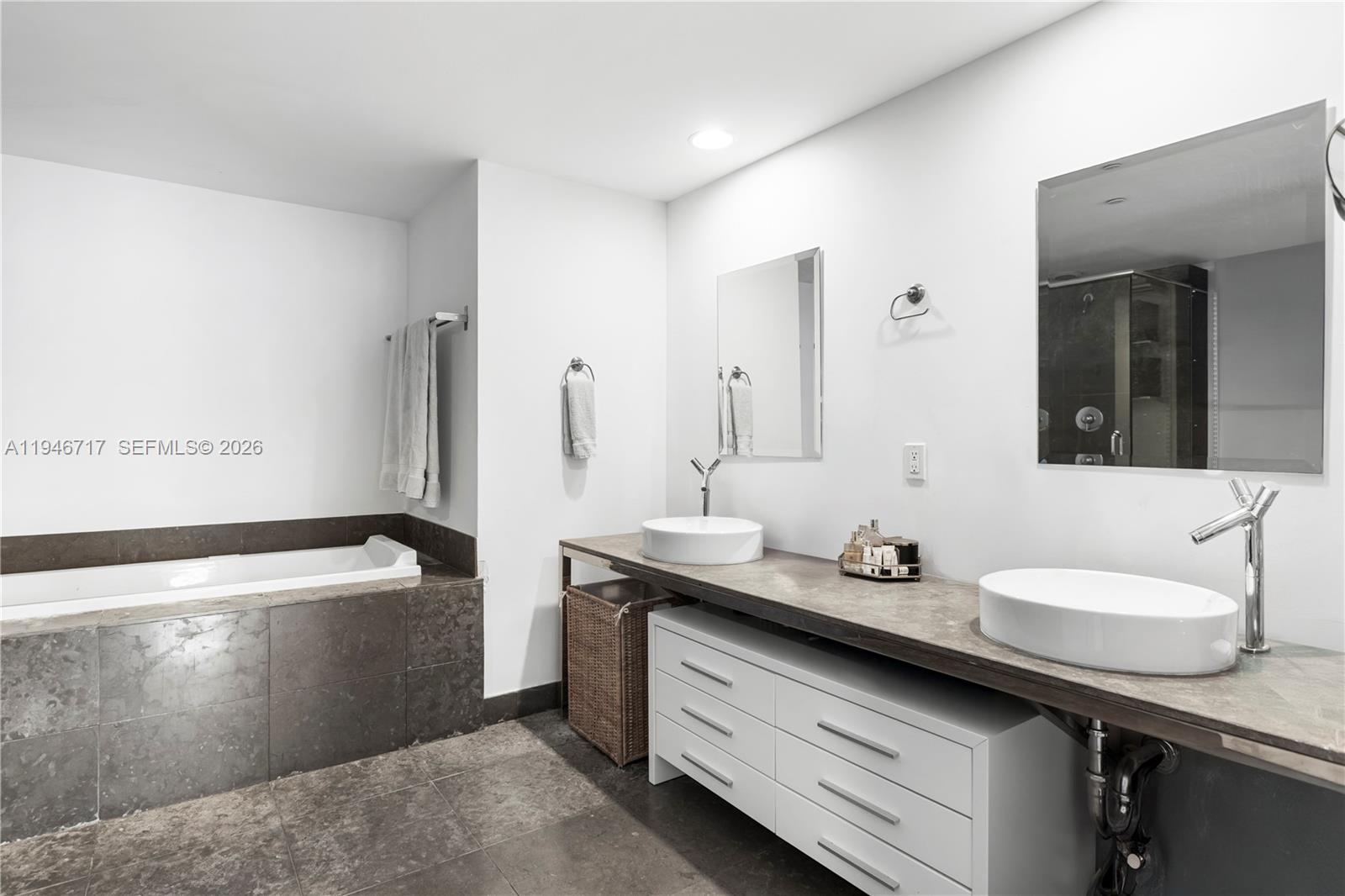 image Icon Brickell II13