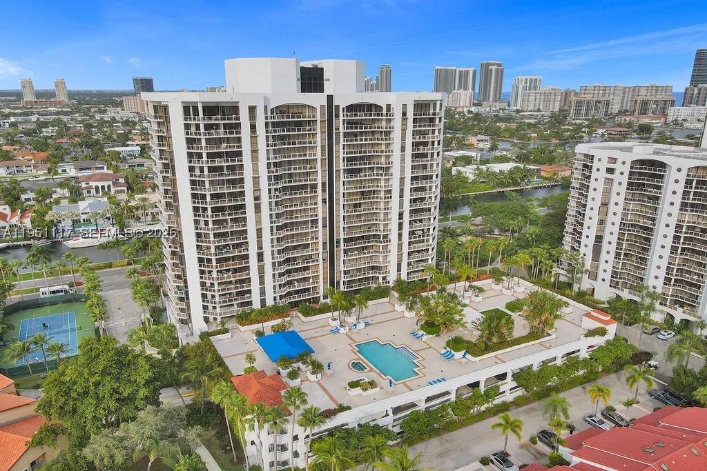 3598 Yacht Clb Dr #PH2 Aventura, FL 33180