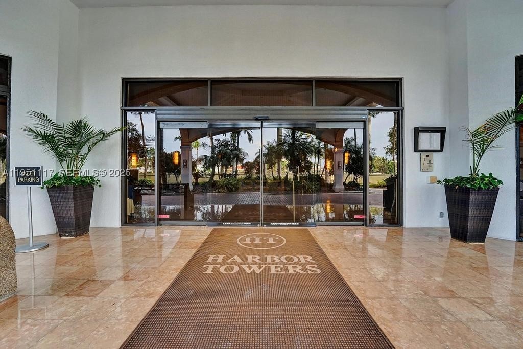 3598 Yacht Clb Dr #PH2 Aventura, FL 33180