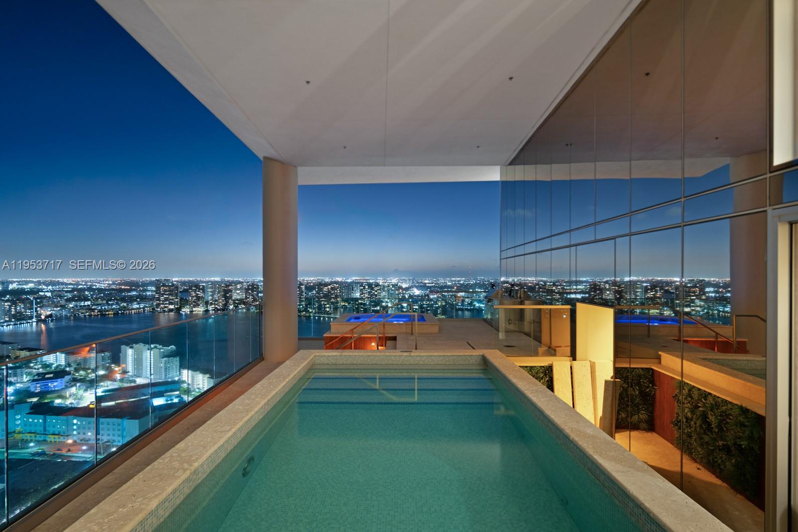 18501 Collins Ave #3704