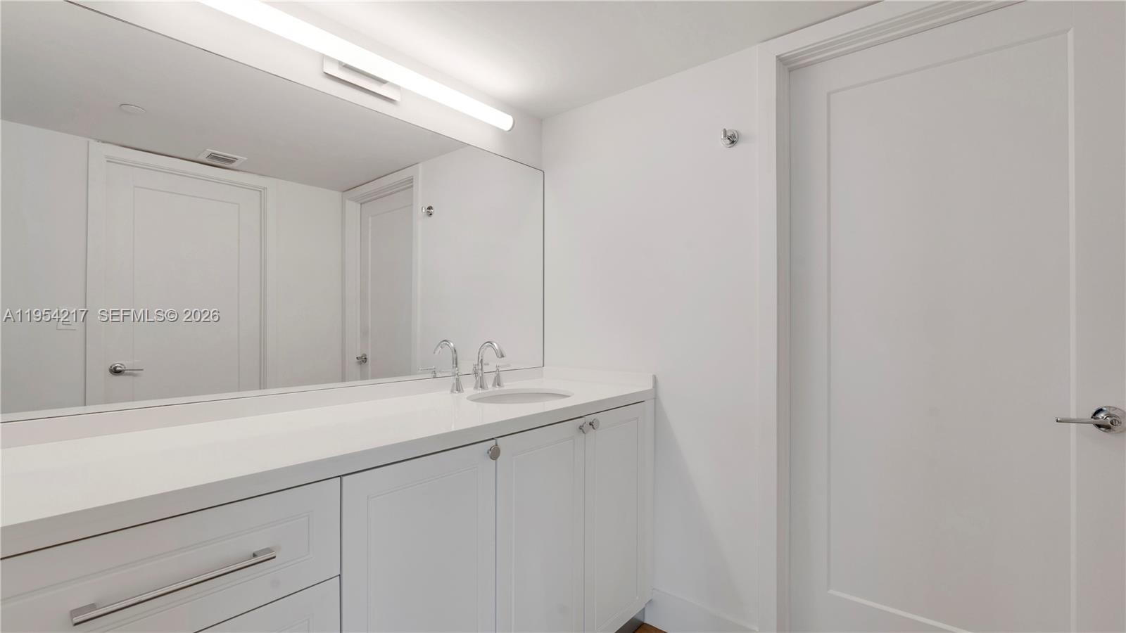 555 NE 34th St #2201 Miami, FL 33137