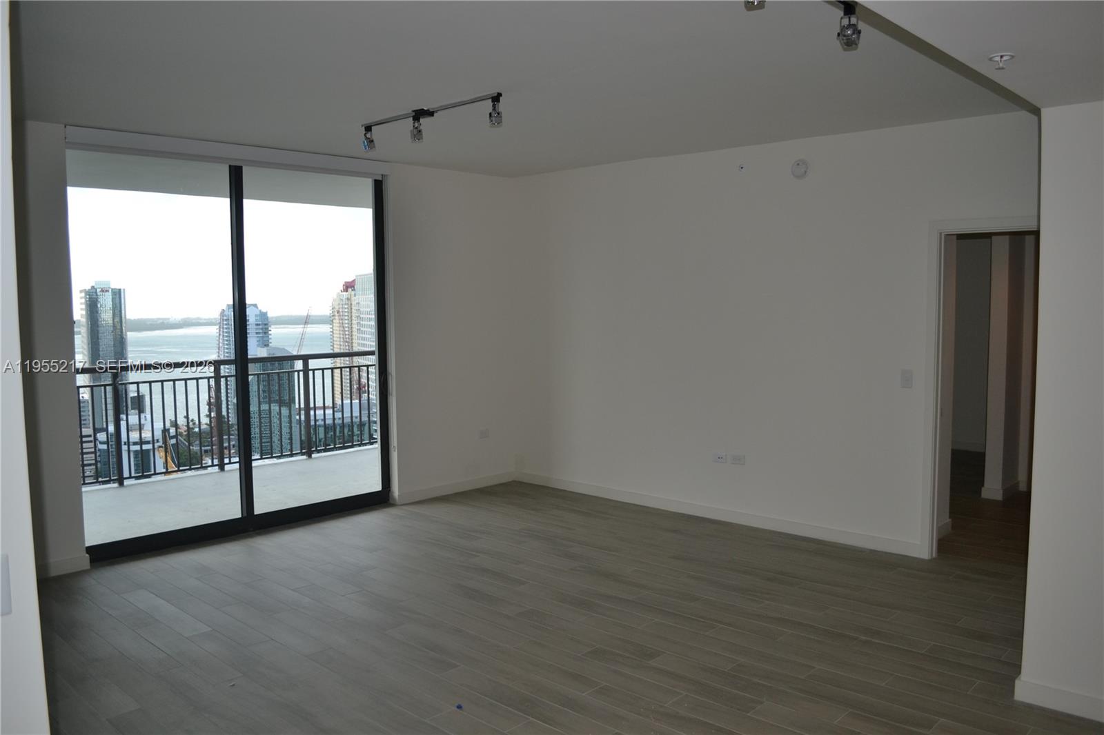 image Nine at Mary Brickell Village6