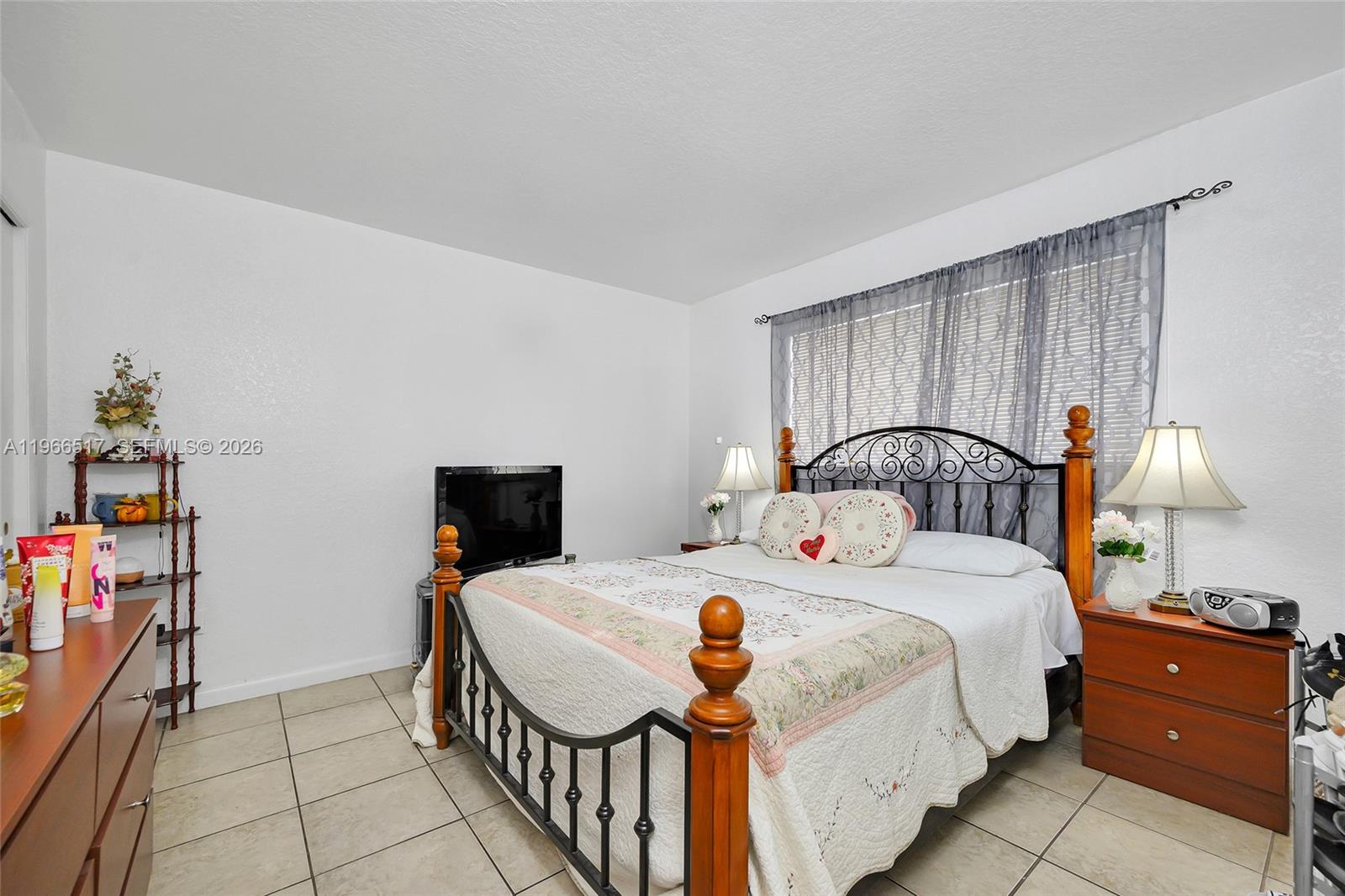 2330 NW 11th St #2 Miami, FL 33125