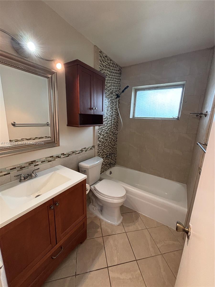 8371 NW 15th Ct Pembroke Pines, FL 33024