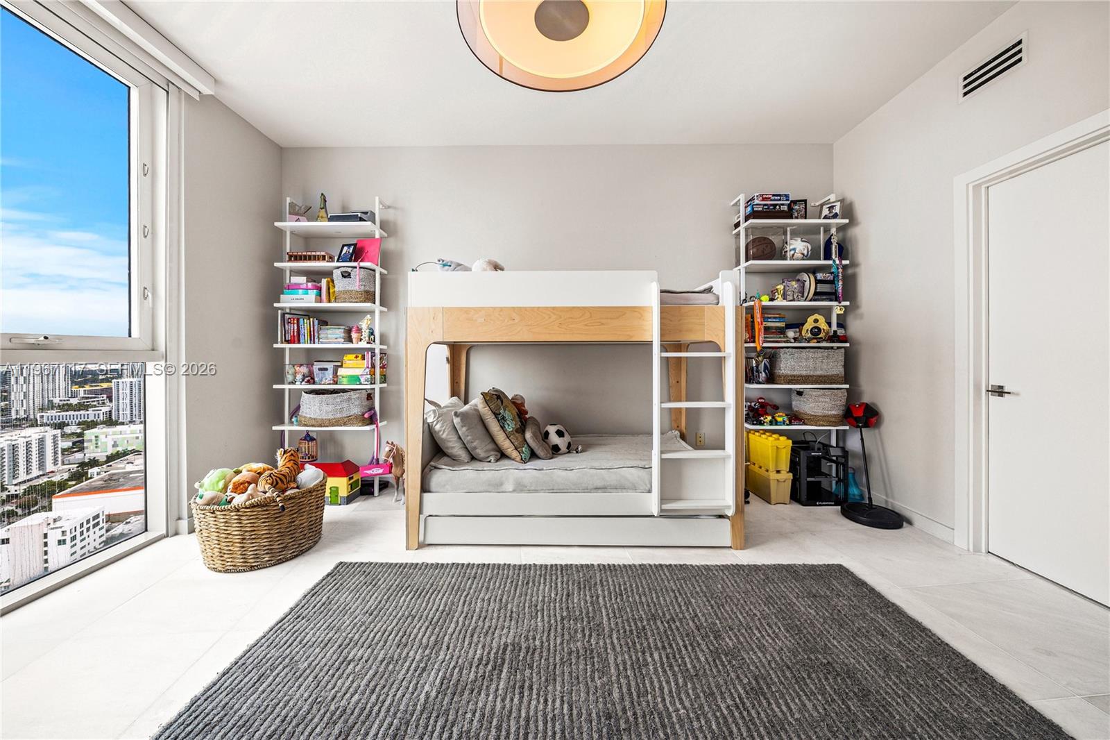 image Paramount Bay23