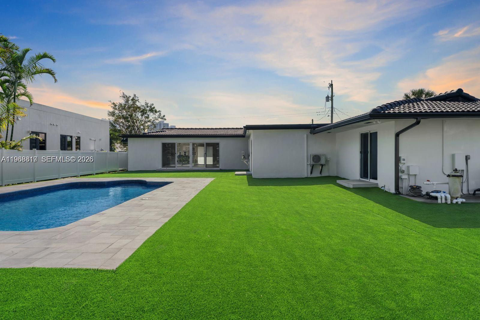 430 Tamarind Dr Hallandale Beach, FL 33009