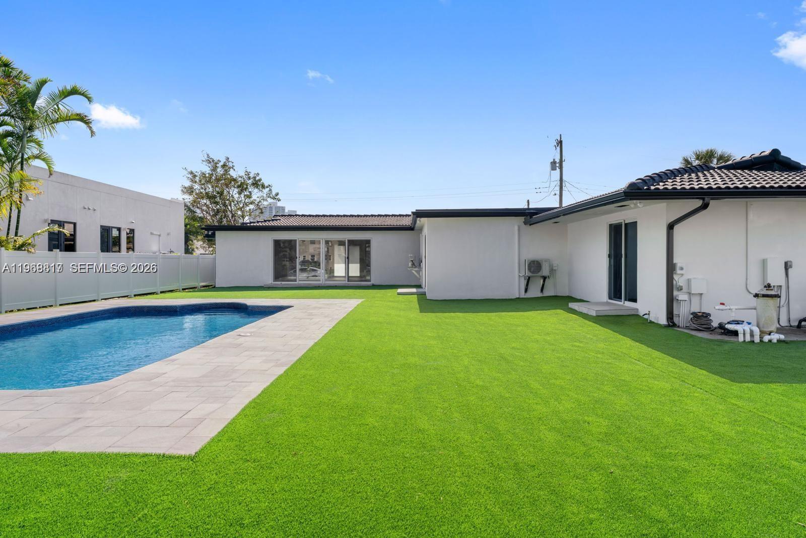 430 Tamarind Dr Hallandale Beach, FL 33009