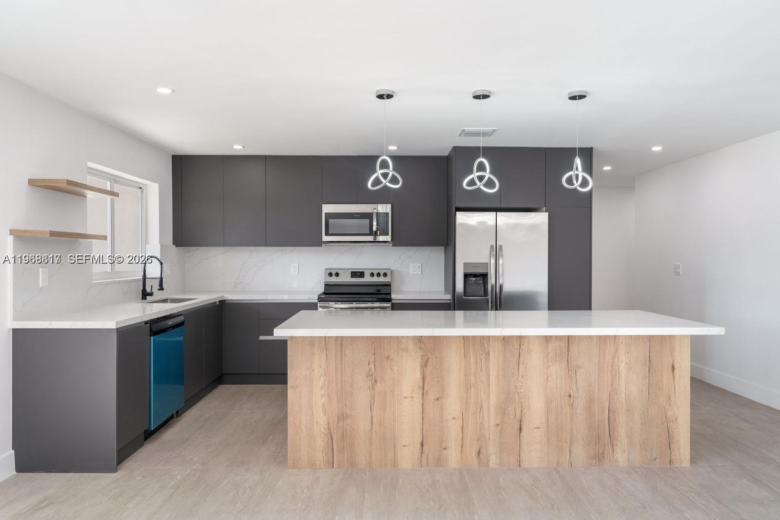 430 Tamarind Dr Hallandale Beach, FL 33009