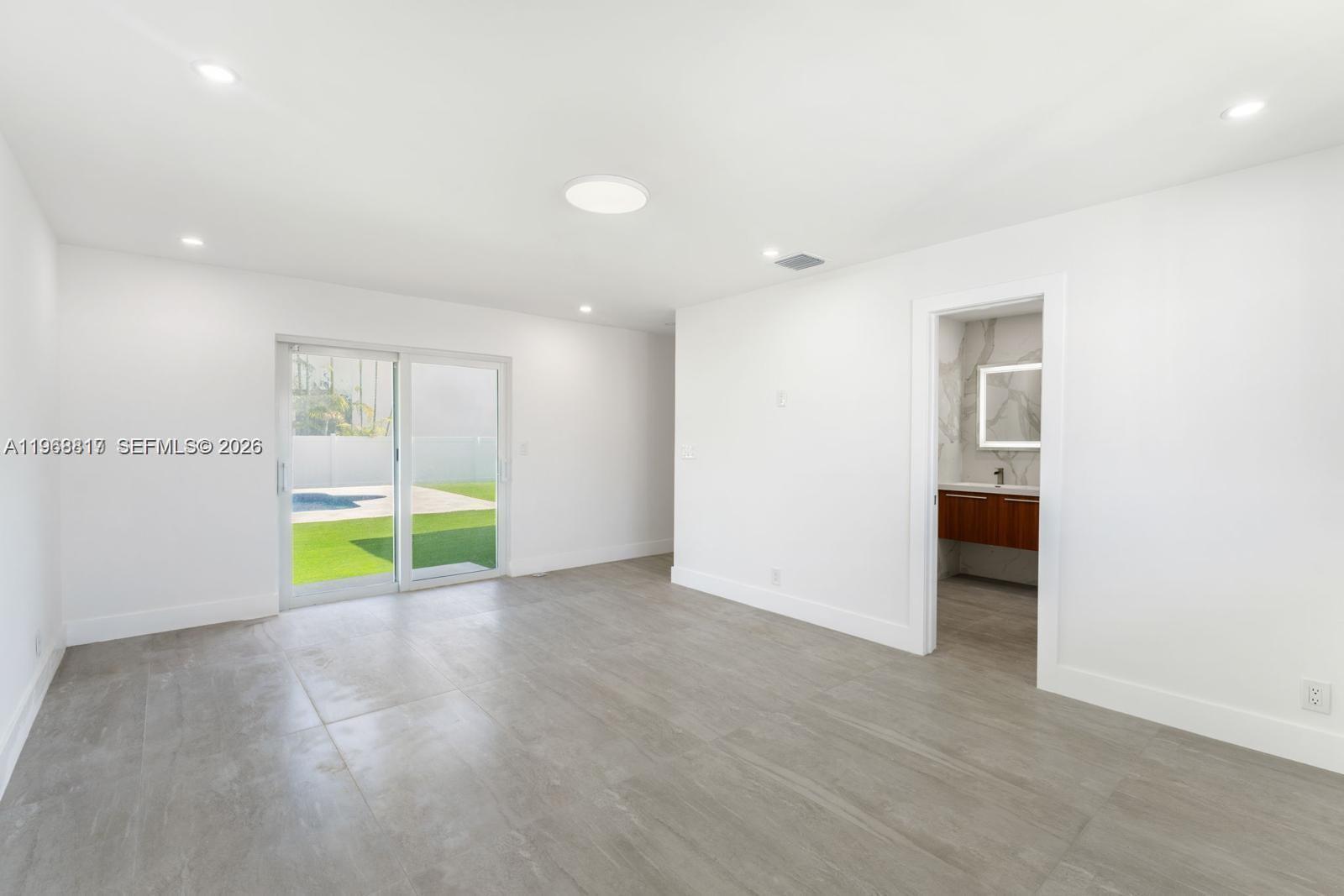 430 Tamarind Dr Hallandale Beach, FL 33009