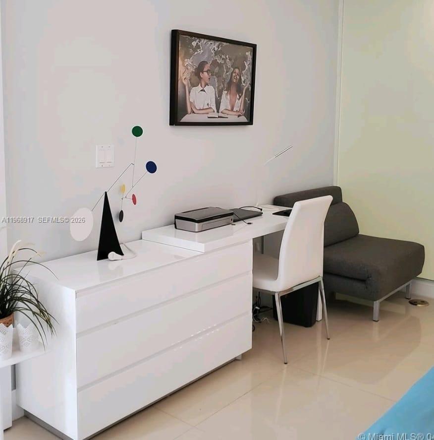 image Paramount Bay13